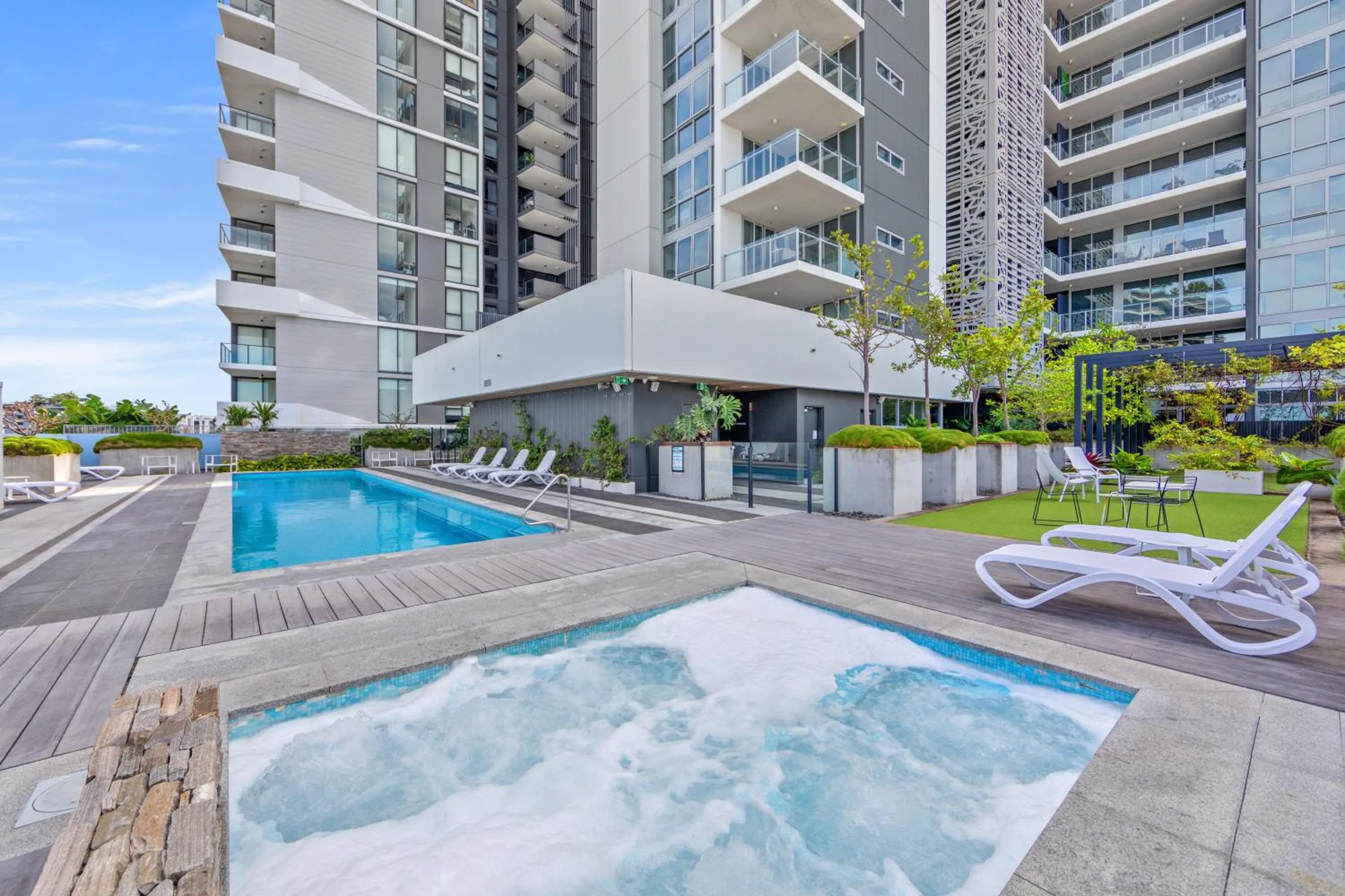 Property building in Trafalgar Lane Apartments by CLLIX