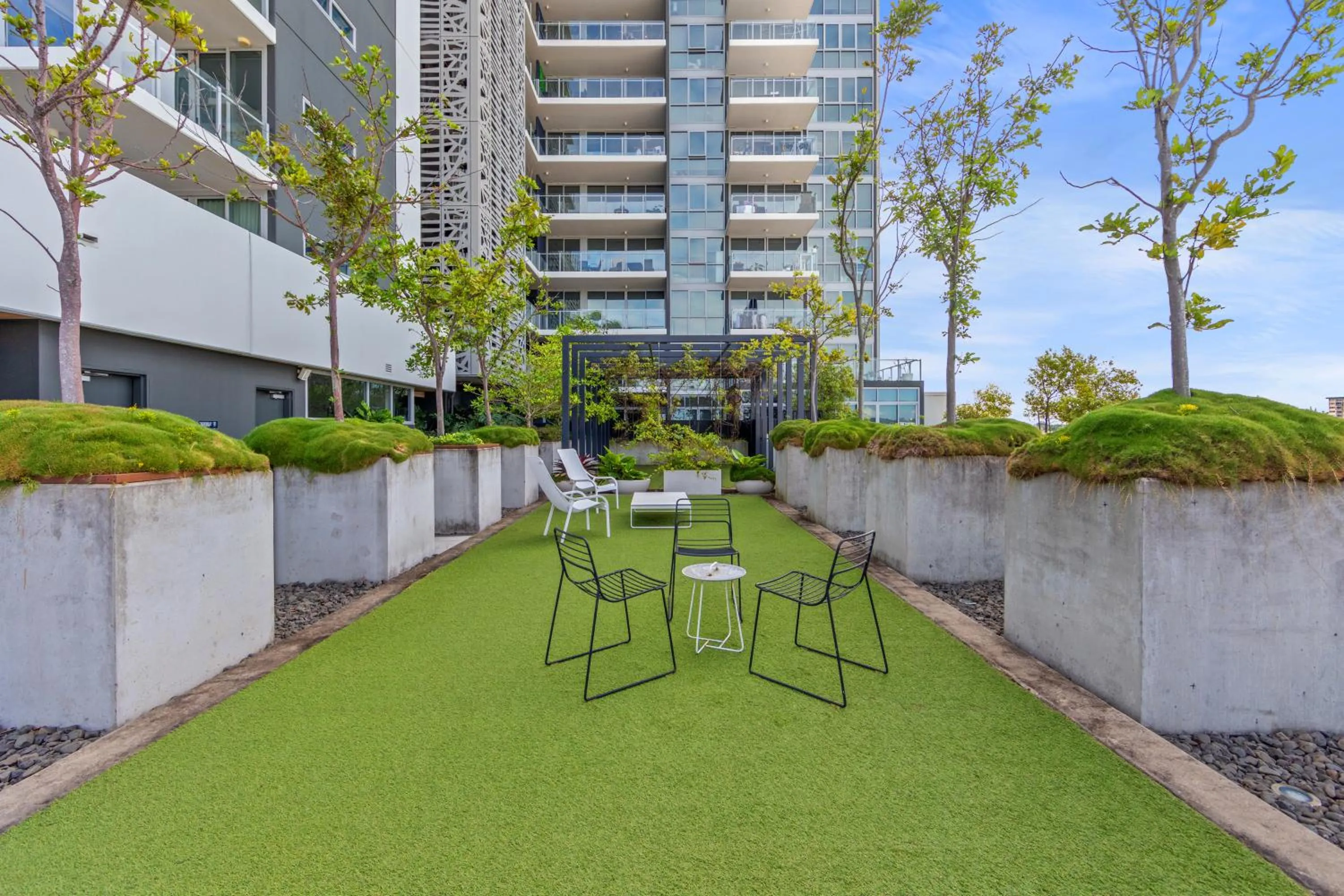 Property building in Trafalgar Lane Apartments by CLLIX