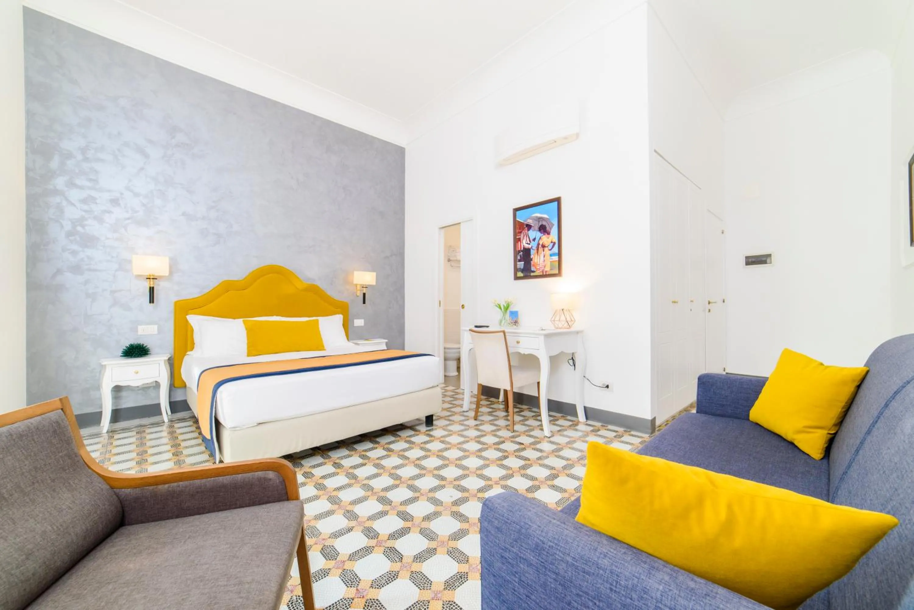 Photo of the whole room, Bed in Amalfi Luxury House