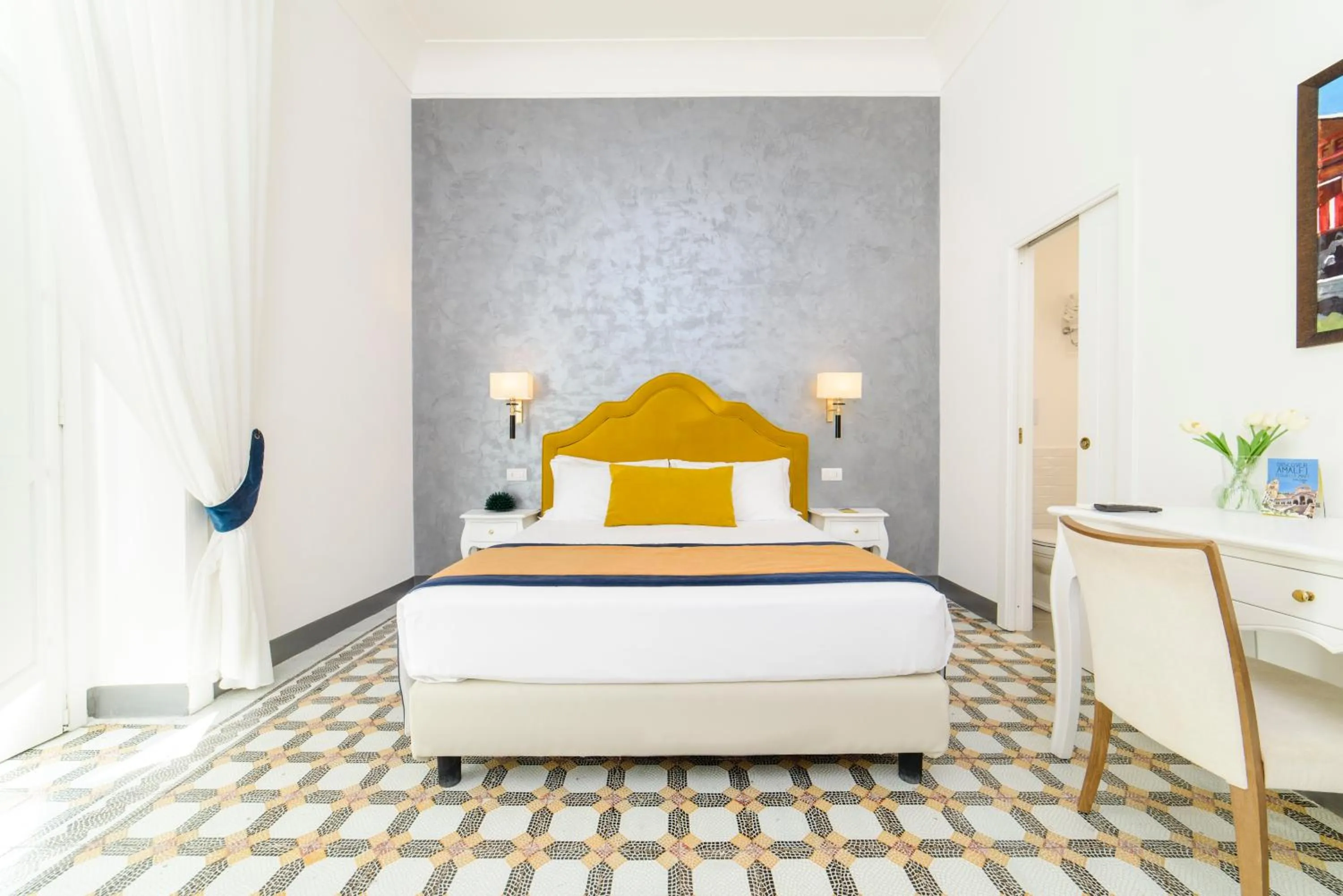 Photo of the whole room, Bed in Amalfi Luxury House