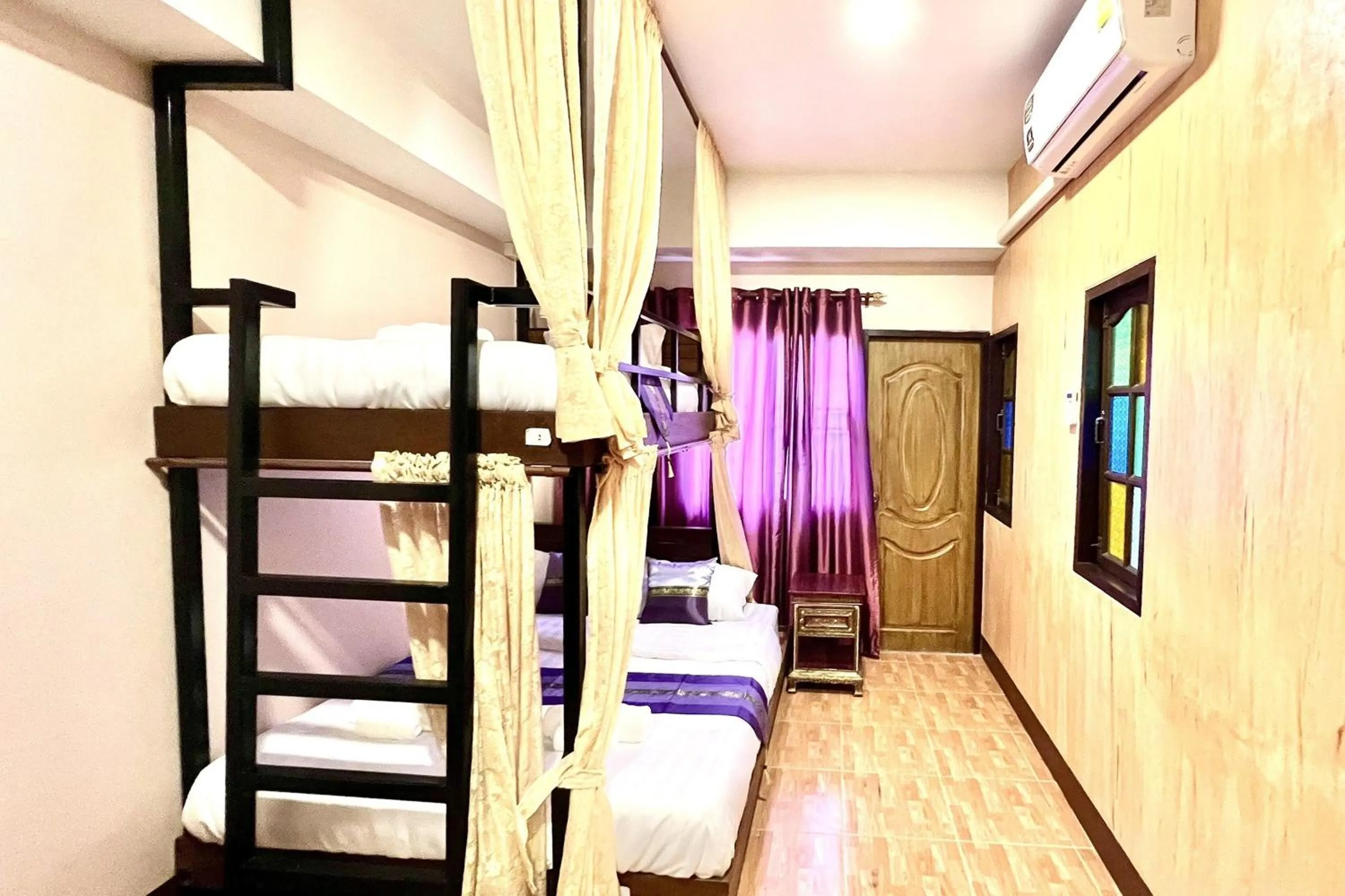 Bedroom, Bed in LM Hostel