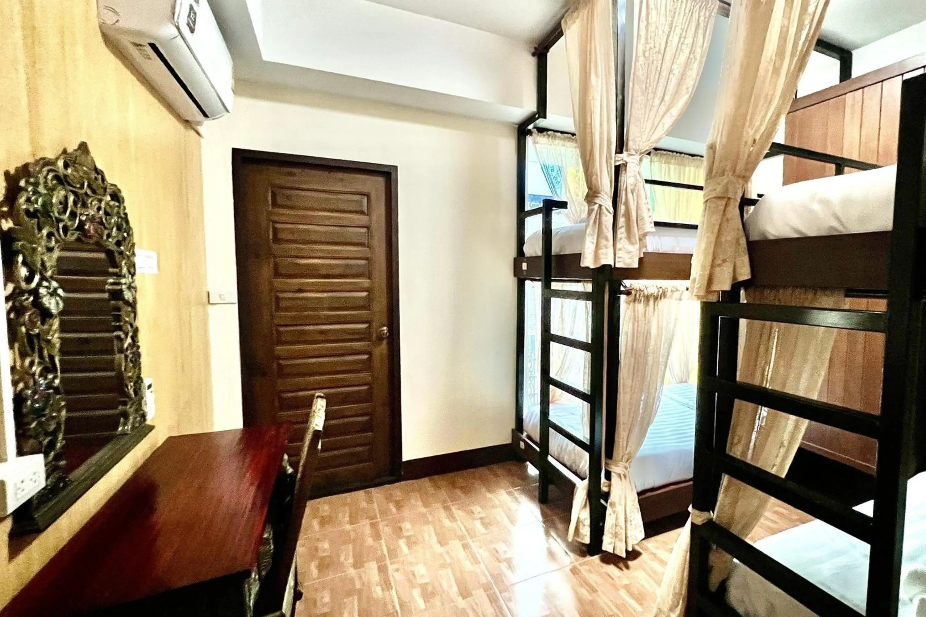 Bedroom, Bed in LM Hostel