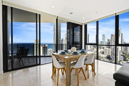 Ruby - 2 Bedroom Penthouse in Surfers Paradise!