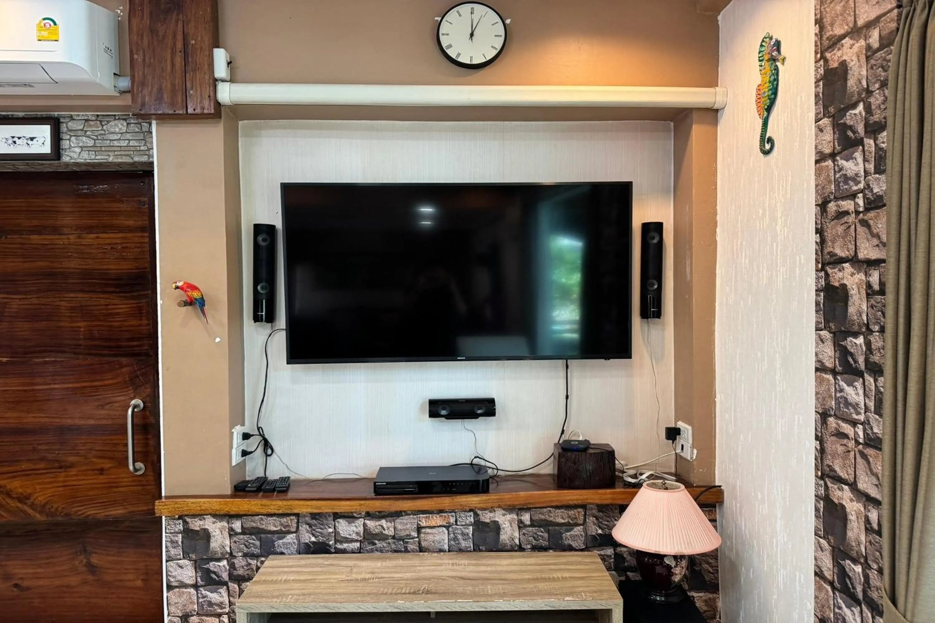 TV and multimedia in Tung Lakorn Farm