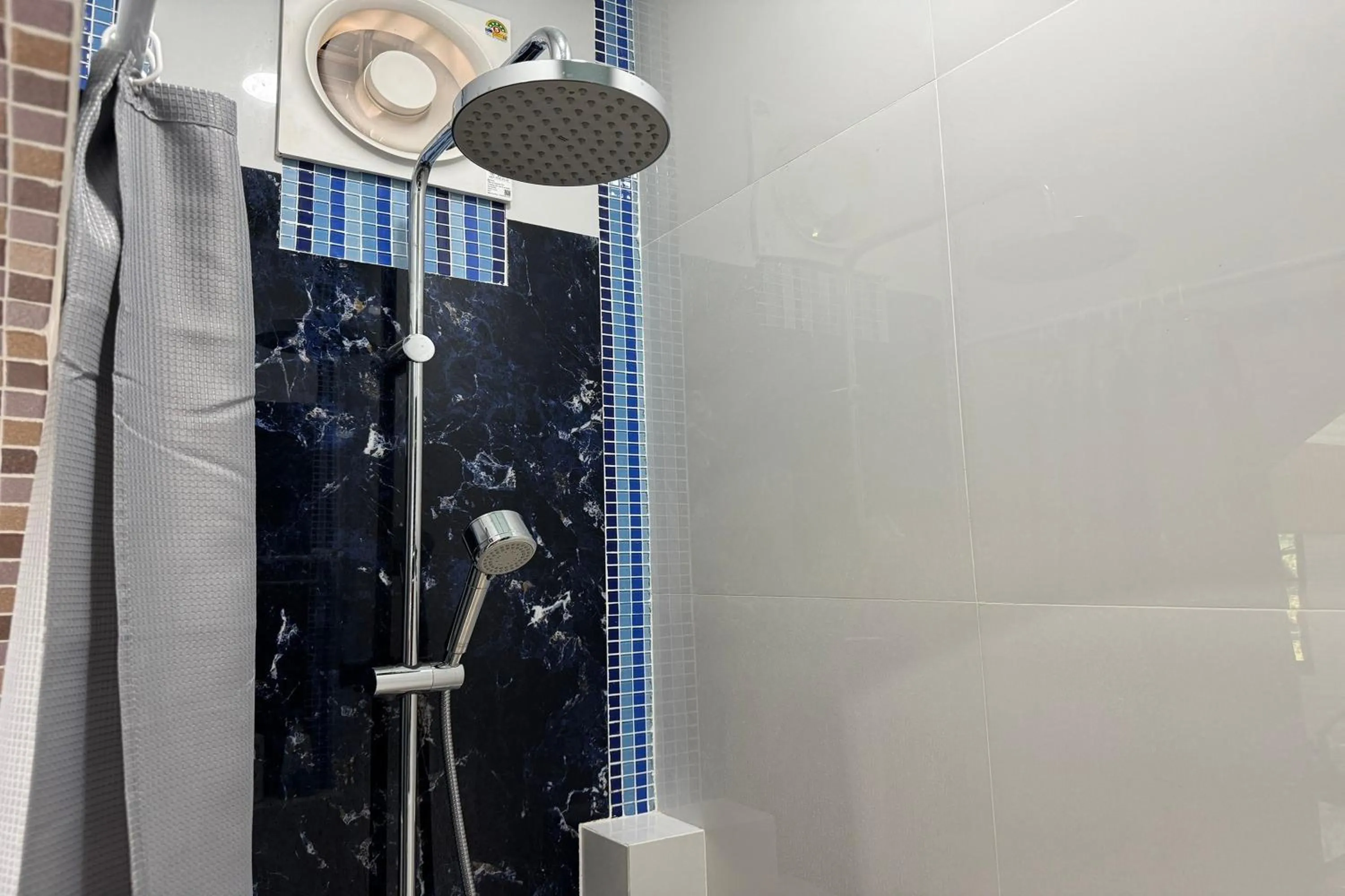 Shower in Tung Lakorn Farm