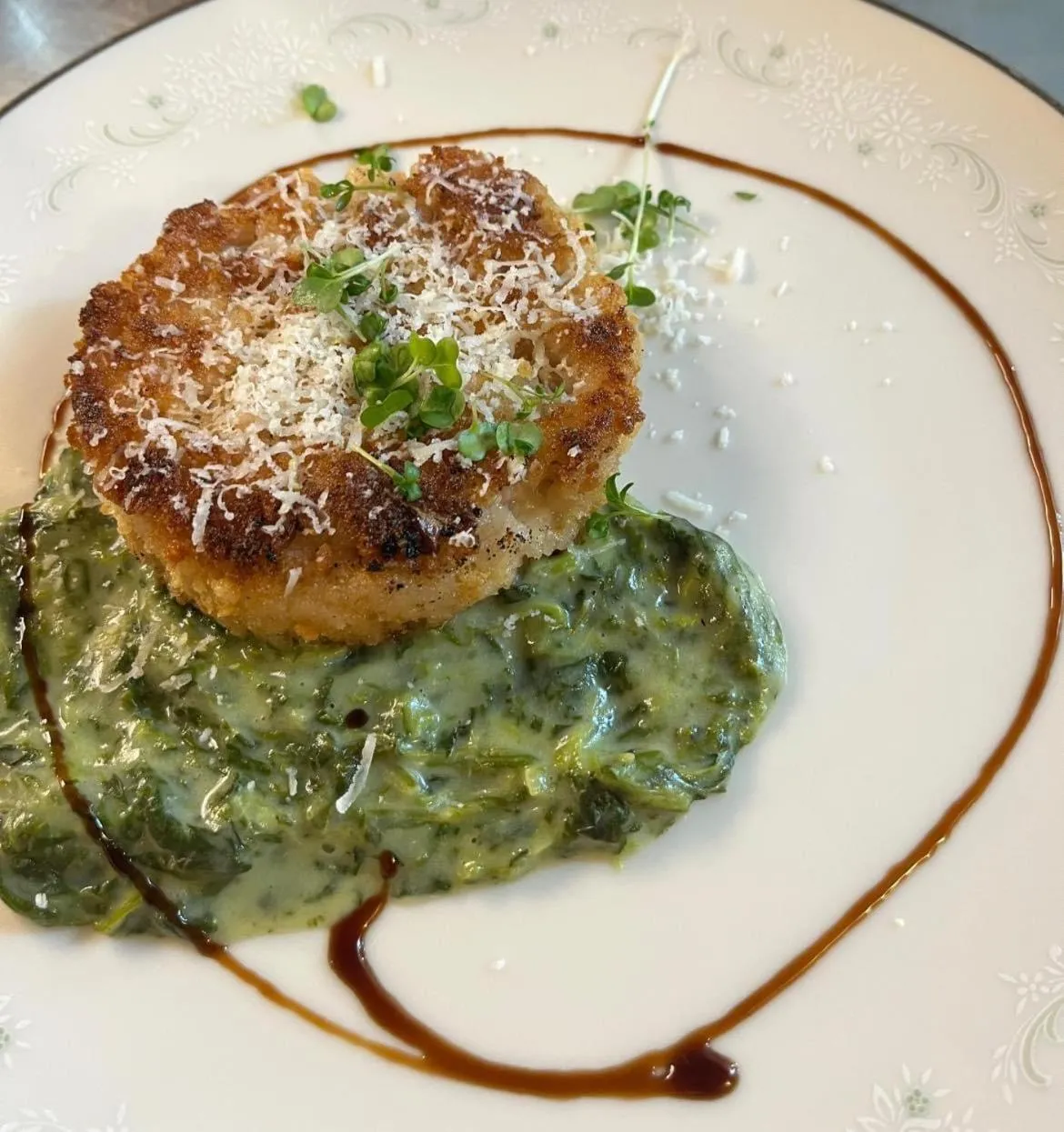 Restaurant/places to eat in The White House Hotel