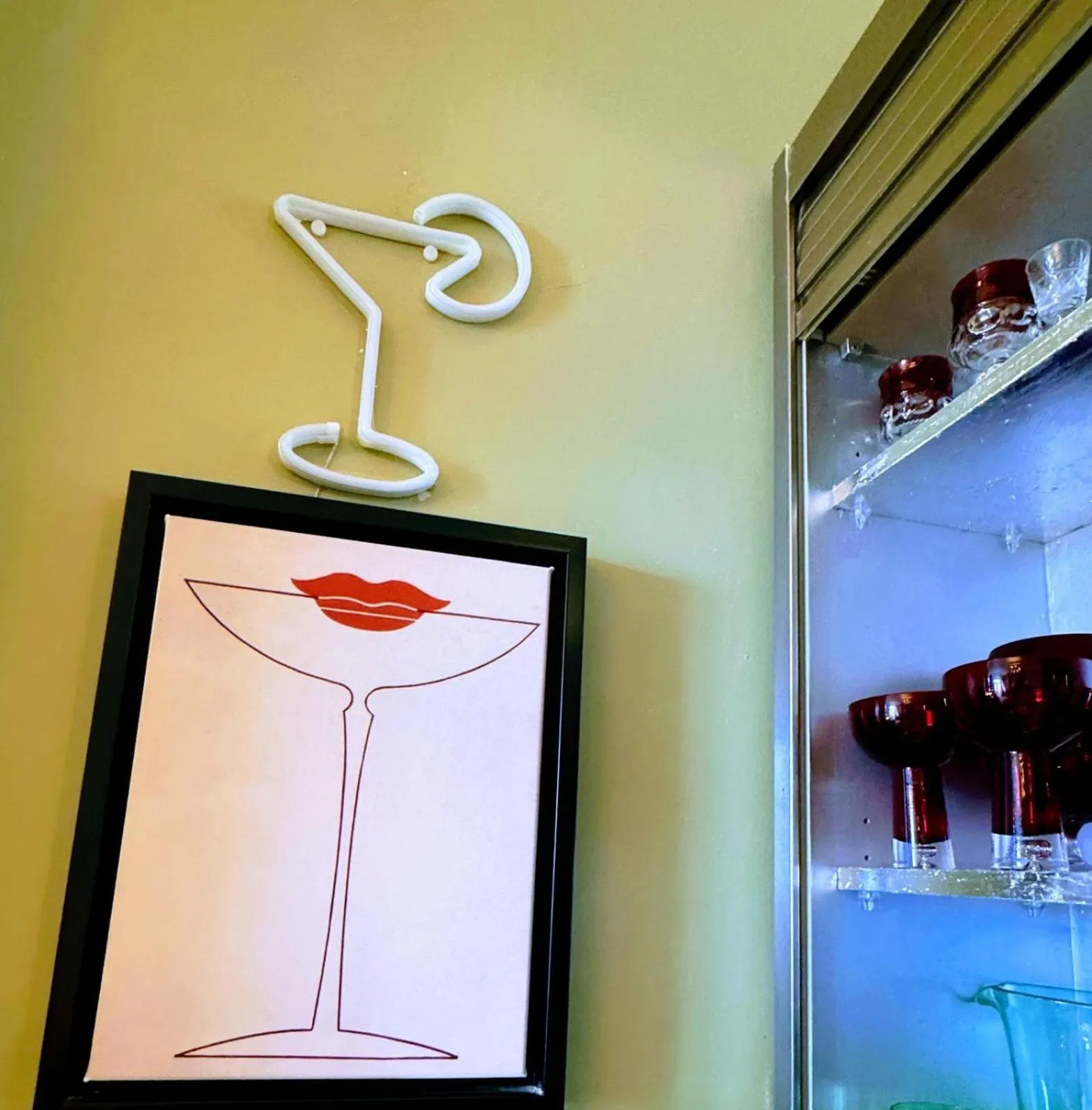 Restaurant/places to eat in The White House Hotel