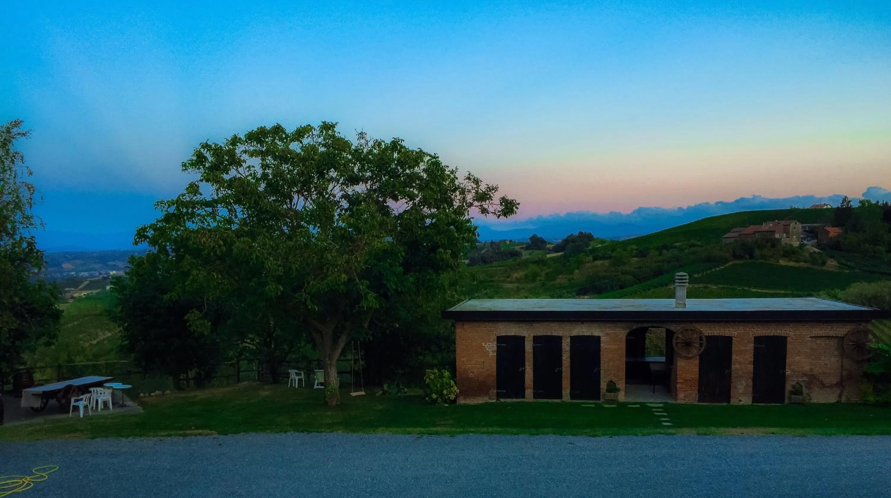 Property building in Cascina Valtignosa Camere Con Vigna