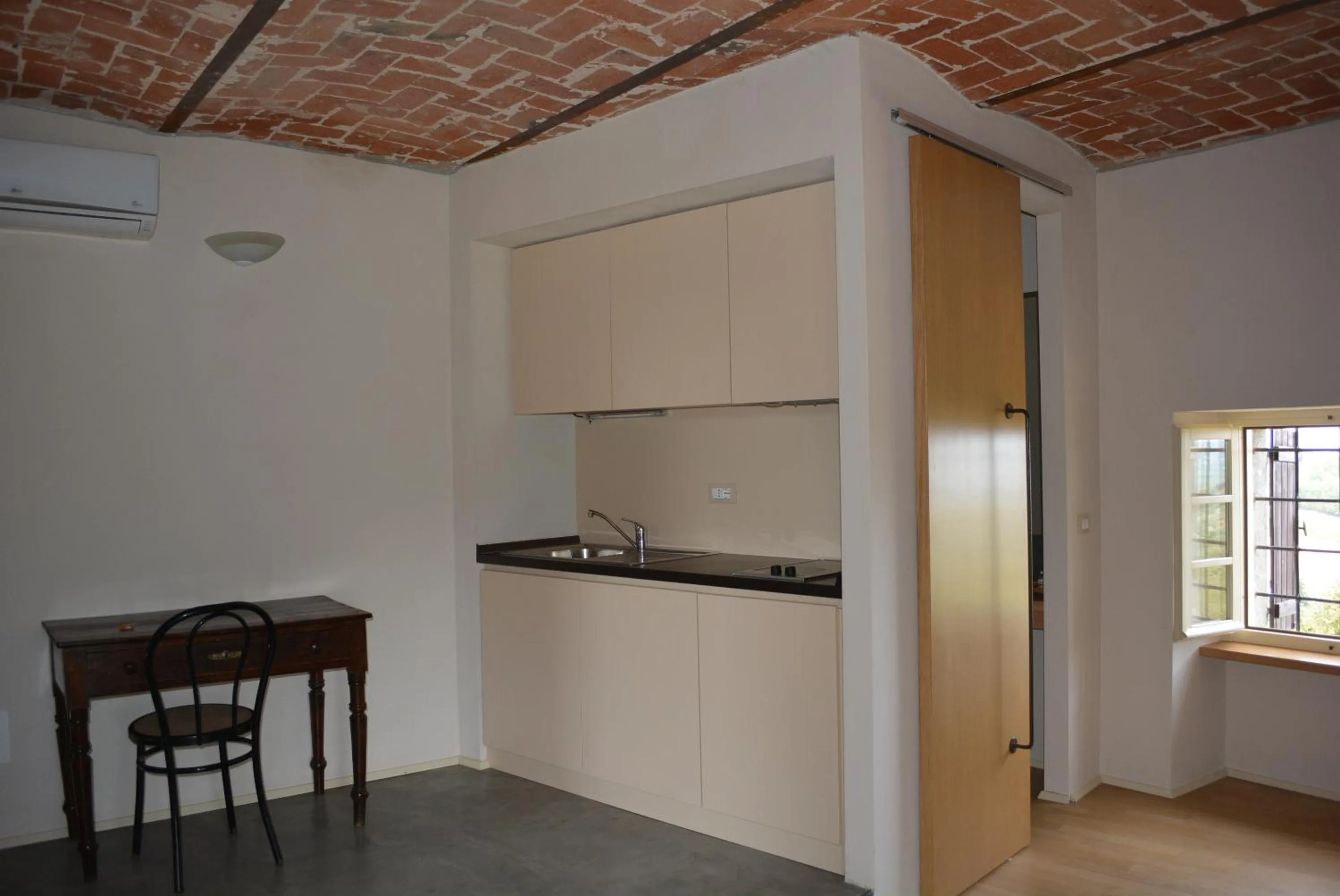 Kitchen or kitchenette in Cascina Valtignosa Camere Con Vigna