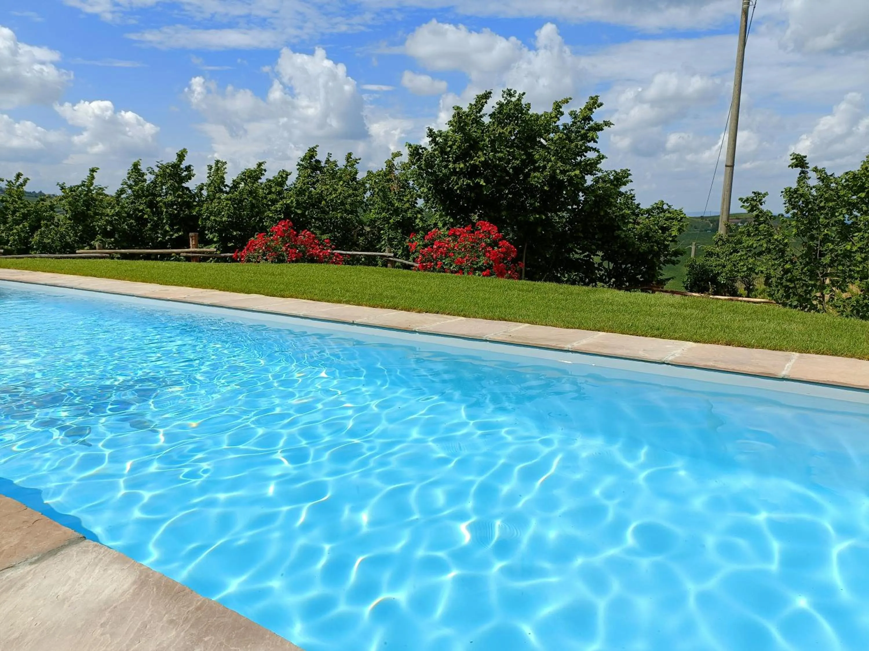 Swimming pool in Cascina Valtignosa Camere Con Vigna