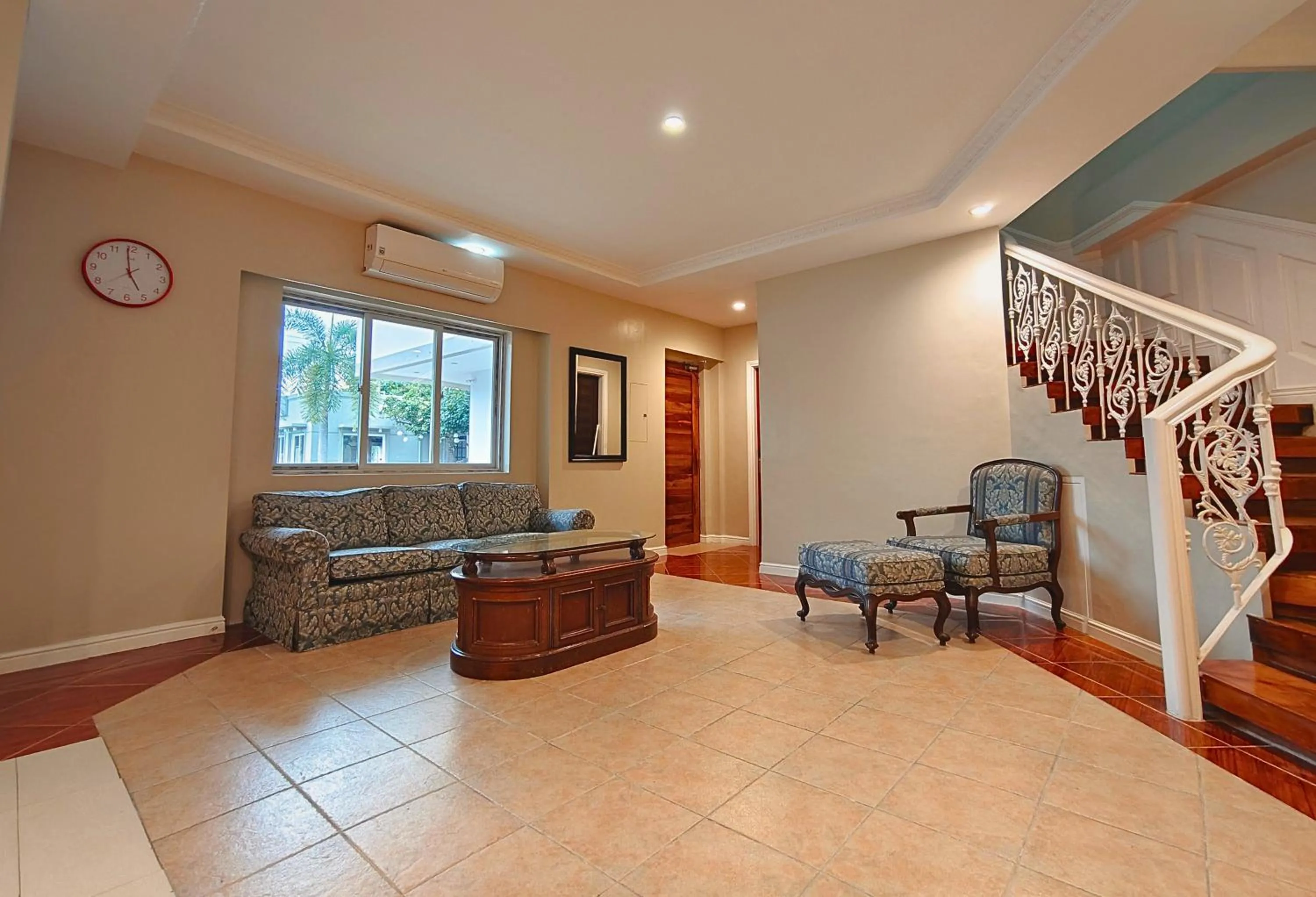 Living room in Ambien's Place Residential Hotel
