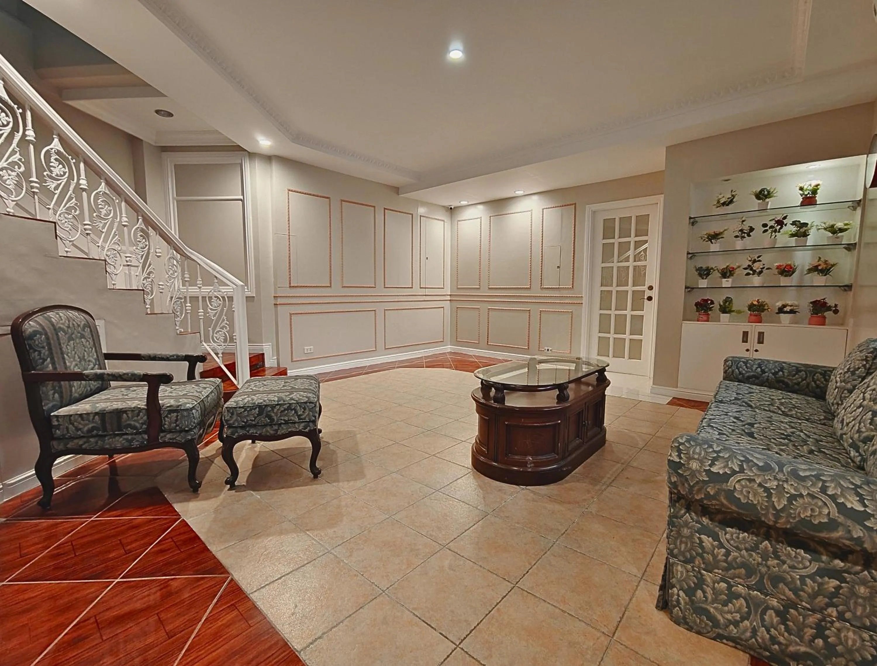 Living room in Ambien's Place Residential Hotel