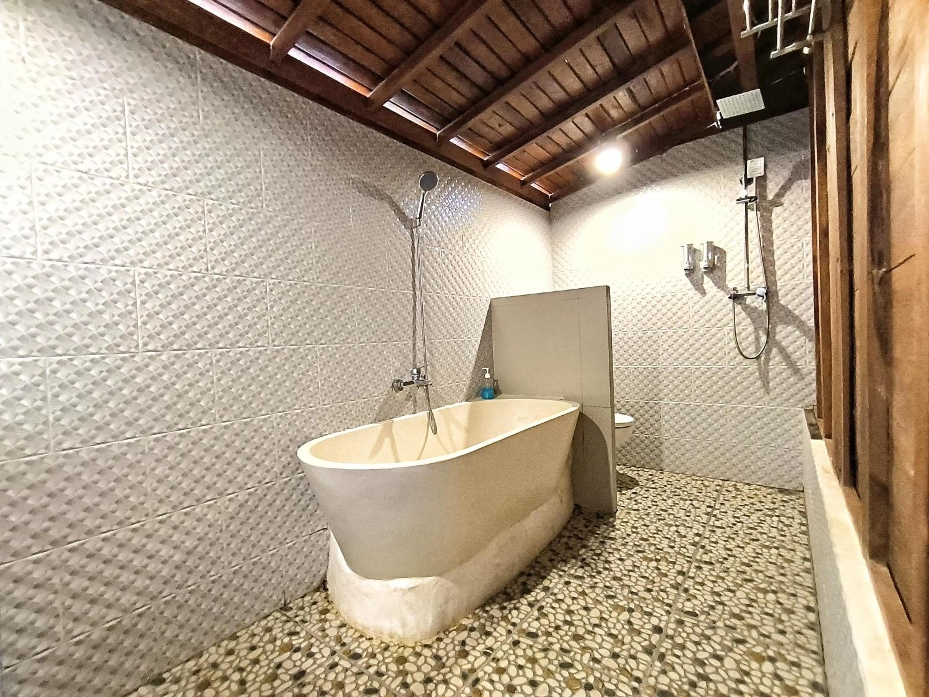 Bath in Villa Barong Nusa Penida by ABM
