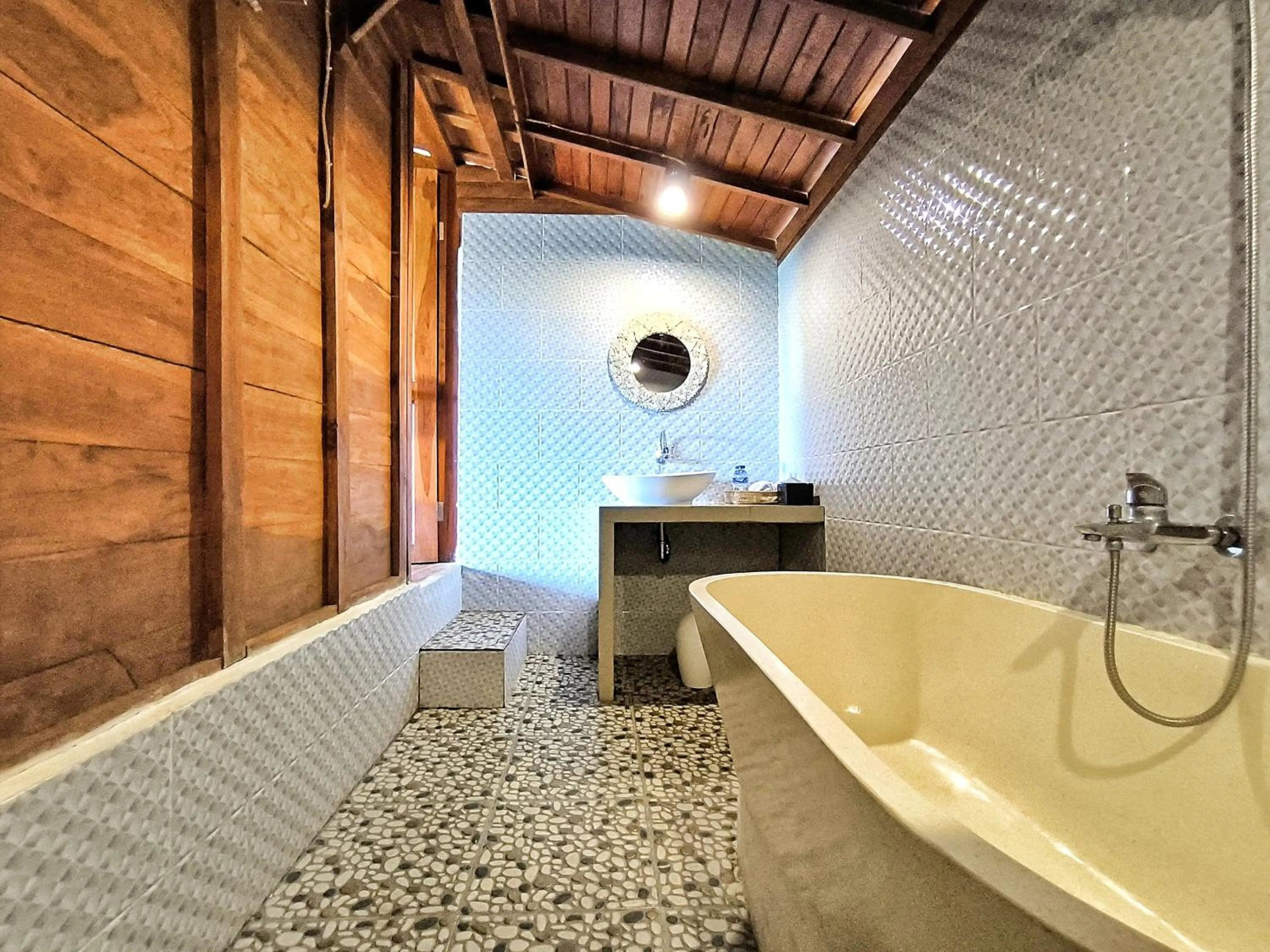 Bath in Villa Barong Nusa Penida by ABM