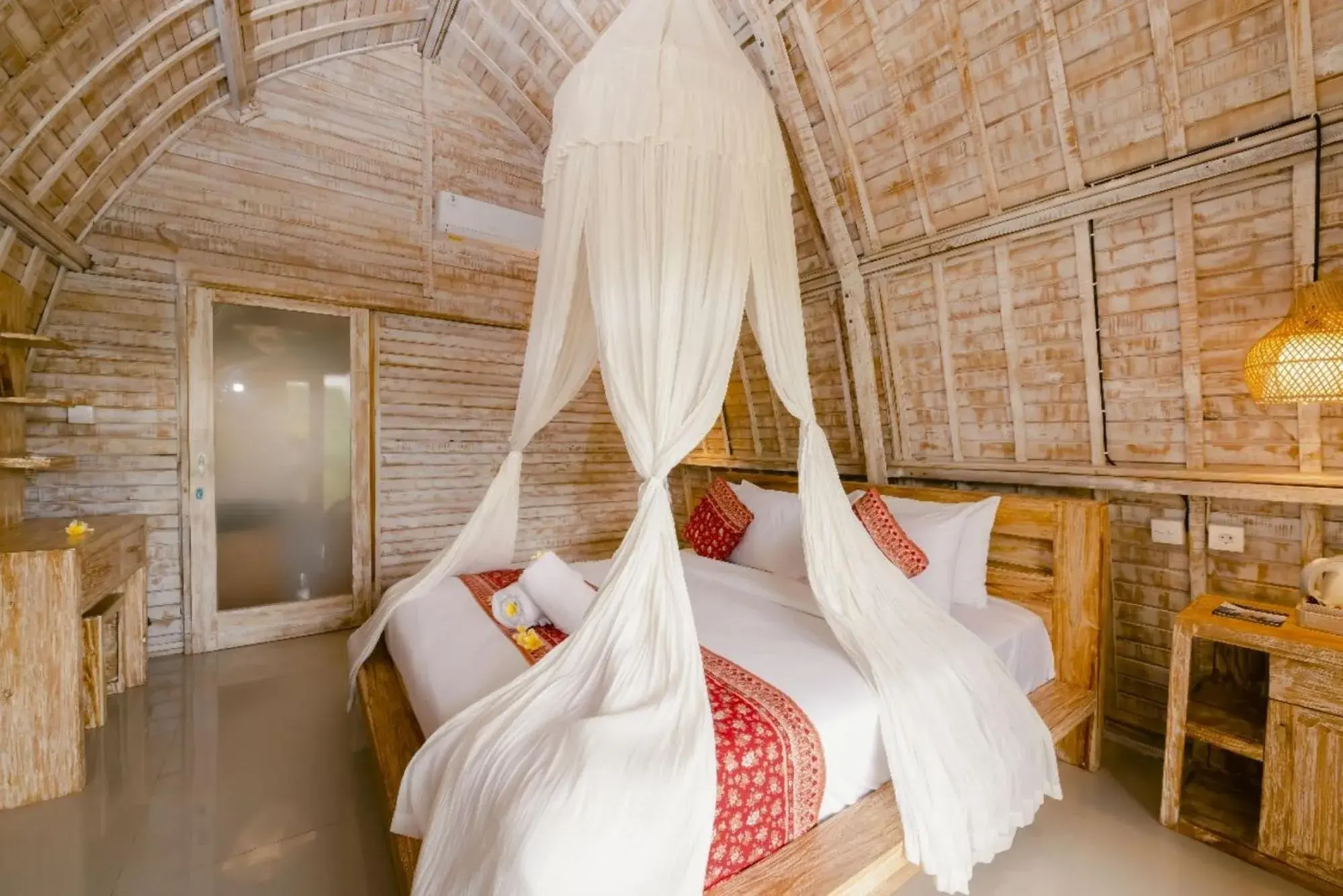 Wooden Room in Villa Barong Nusa Penida by ABM Wooden Room in Villa Barong Nusa Penida by ABM
