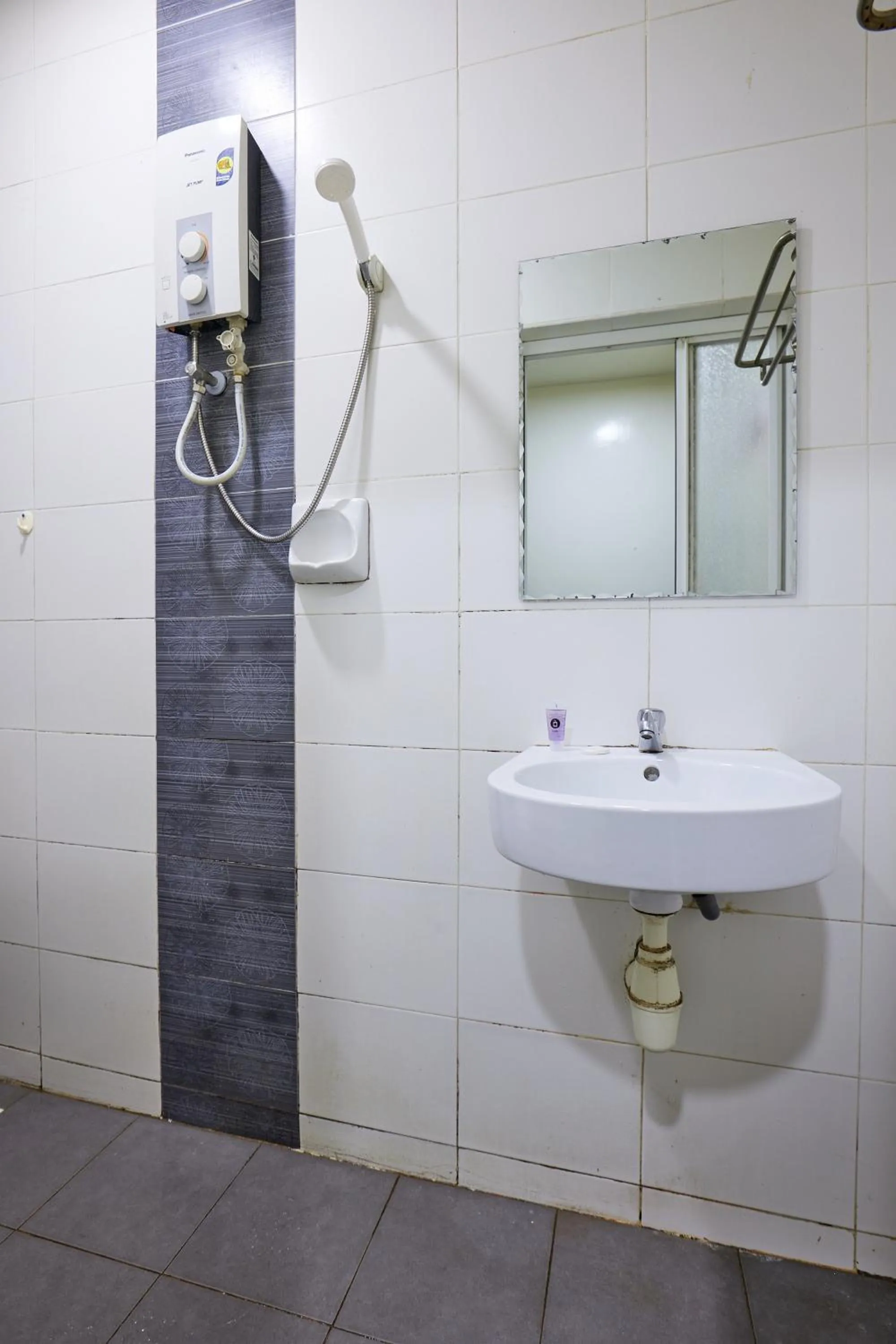 Shower in Fast Hotel Sri Gombak