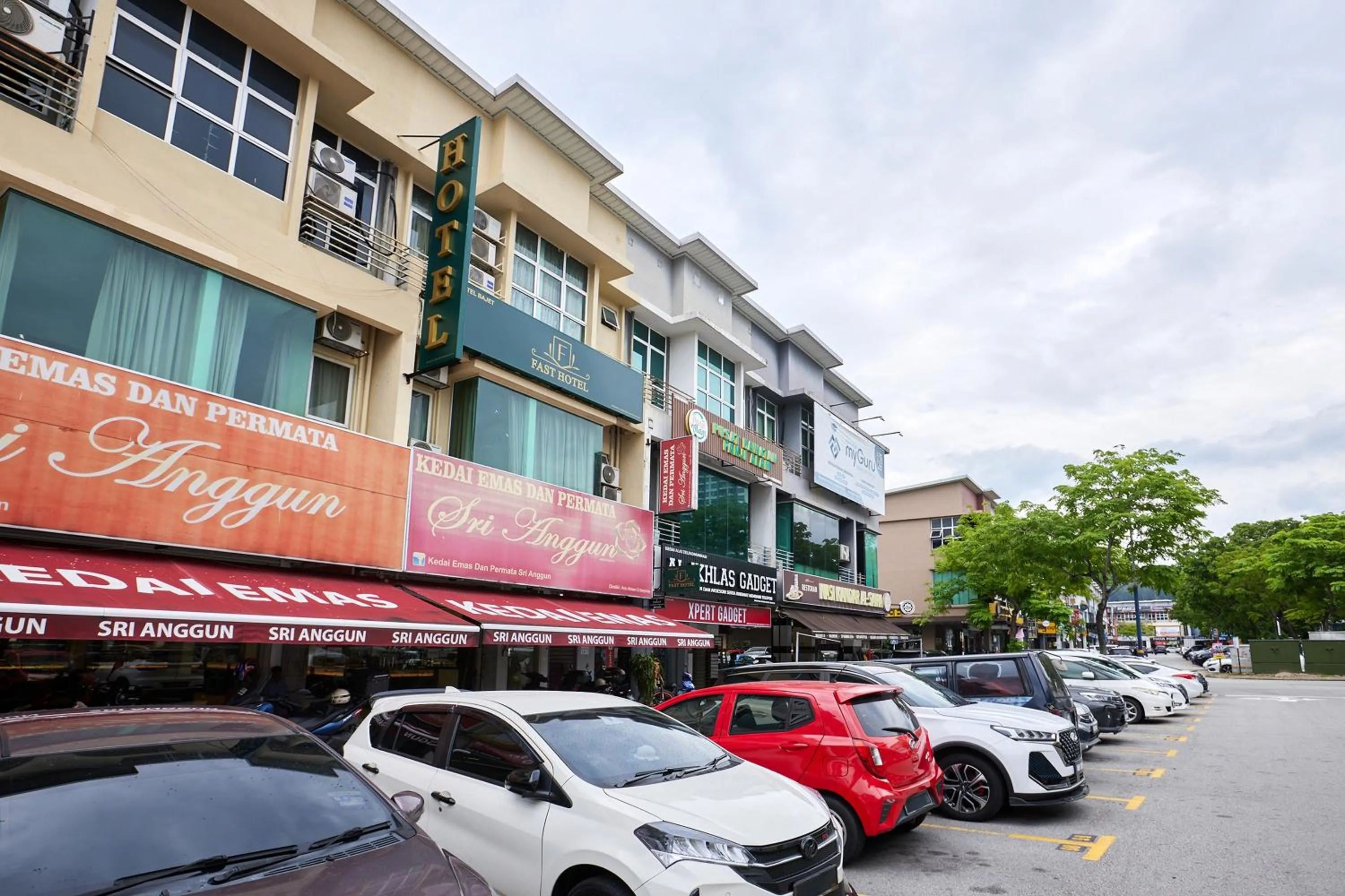 Property building in Fast Hotel Sri Gombak