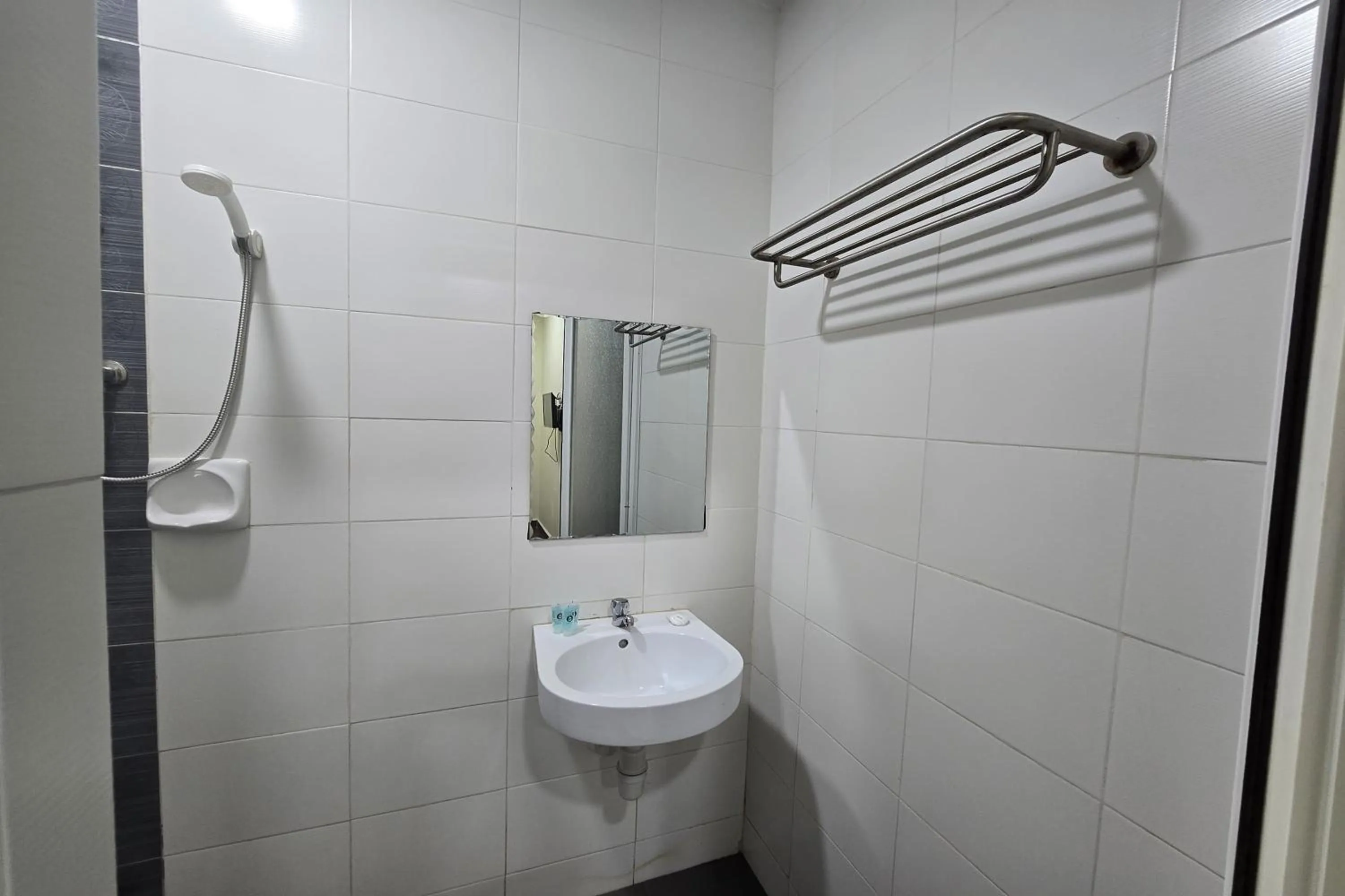 Shower in Fast Hotel Sri Gombak