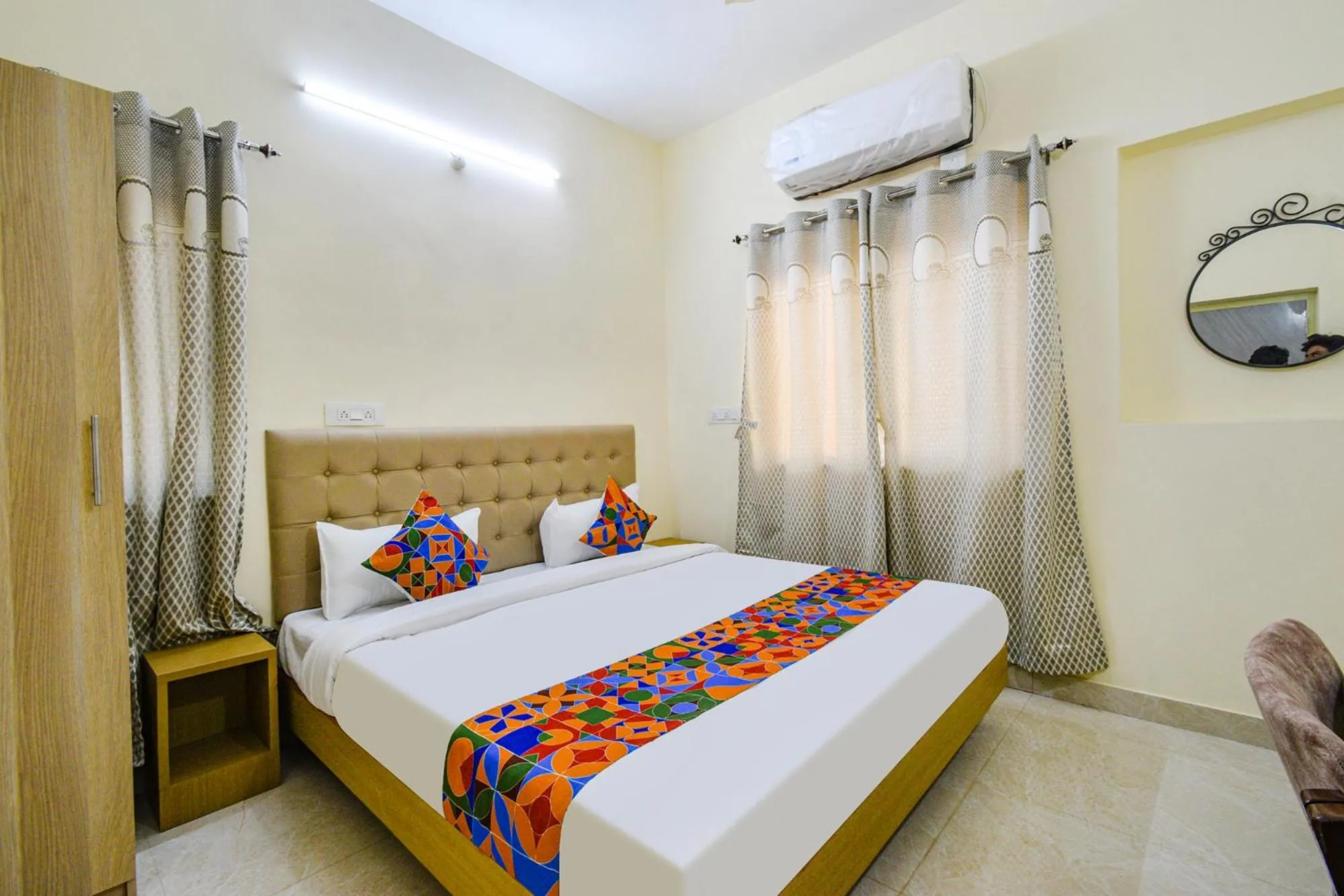 FabHotel RK Suites - Nr US Consulate, Financial District