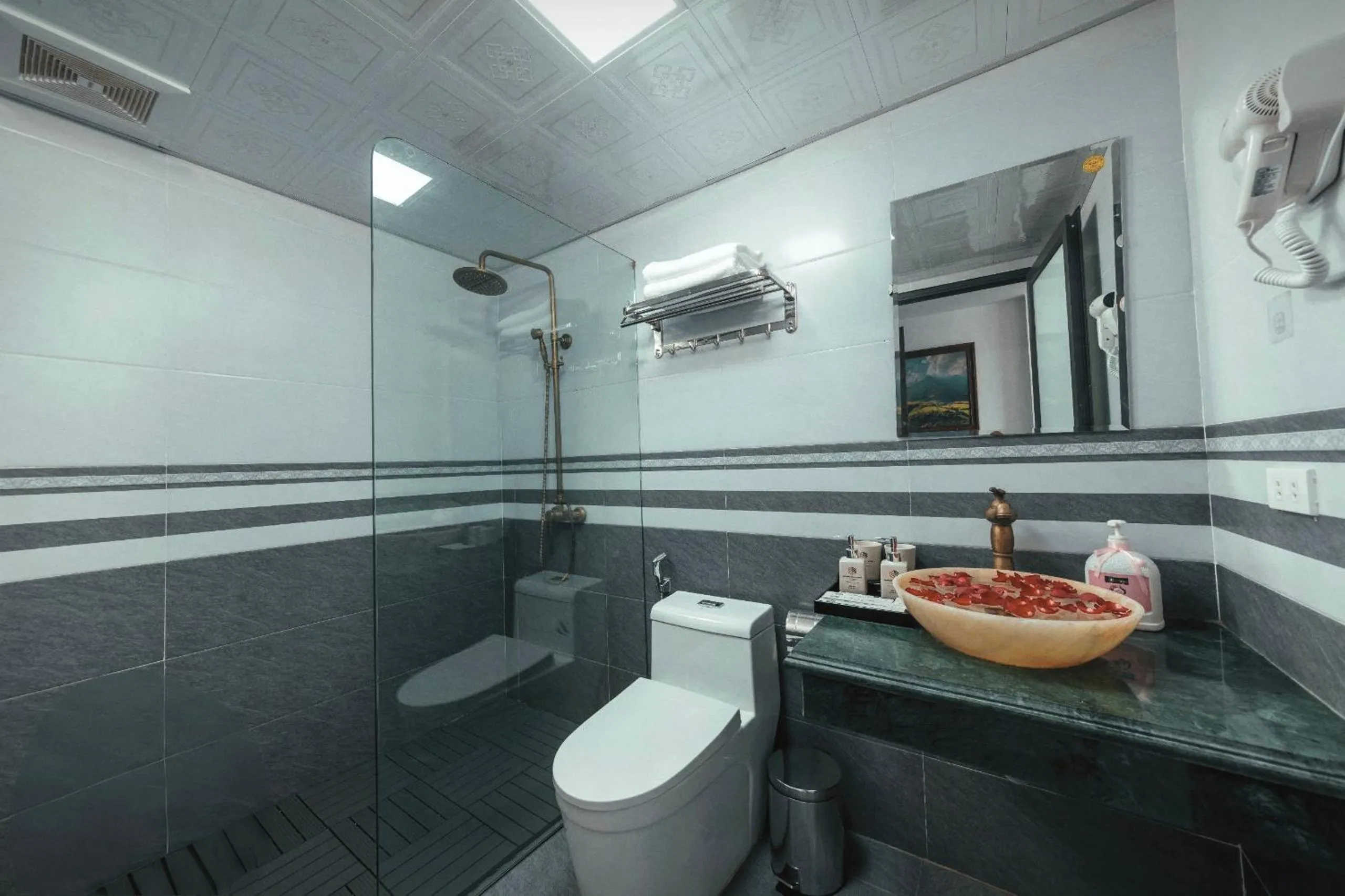 Bathroom in Central Sapa March Hotel