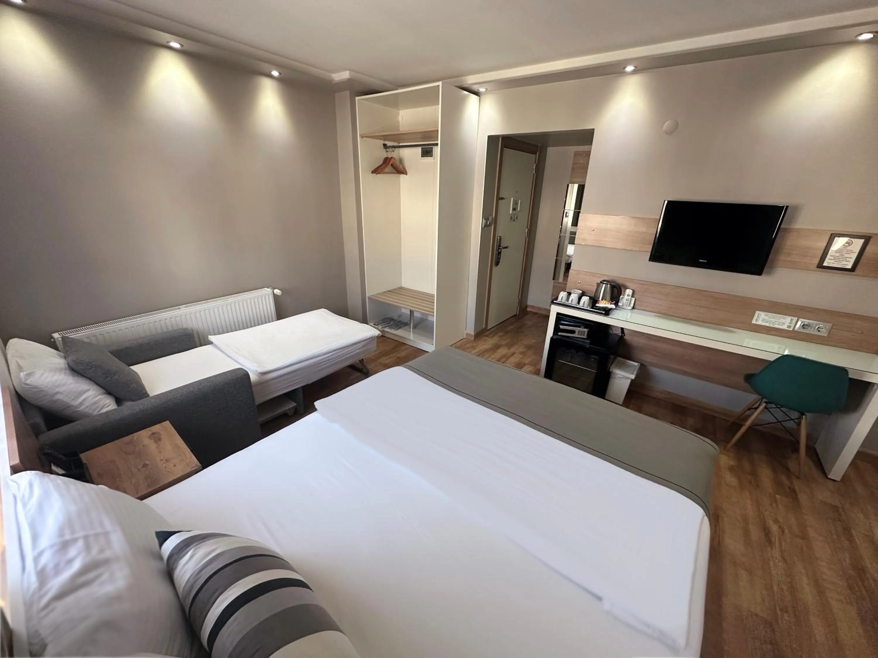 Photo of the whole room, Bed in My Dora Hotel