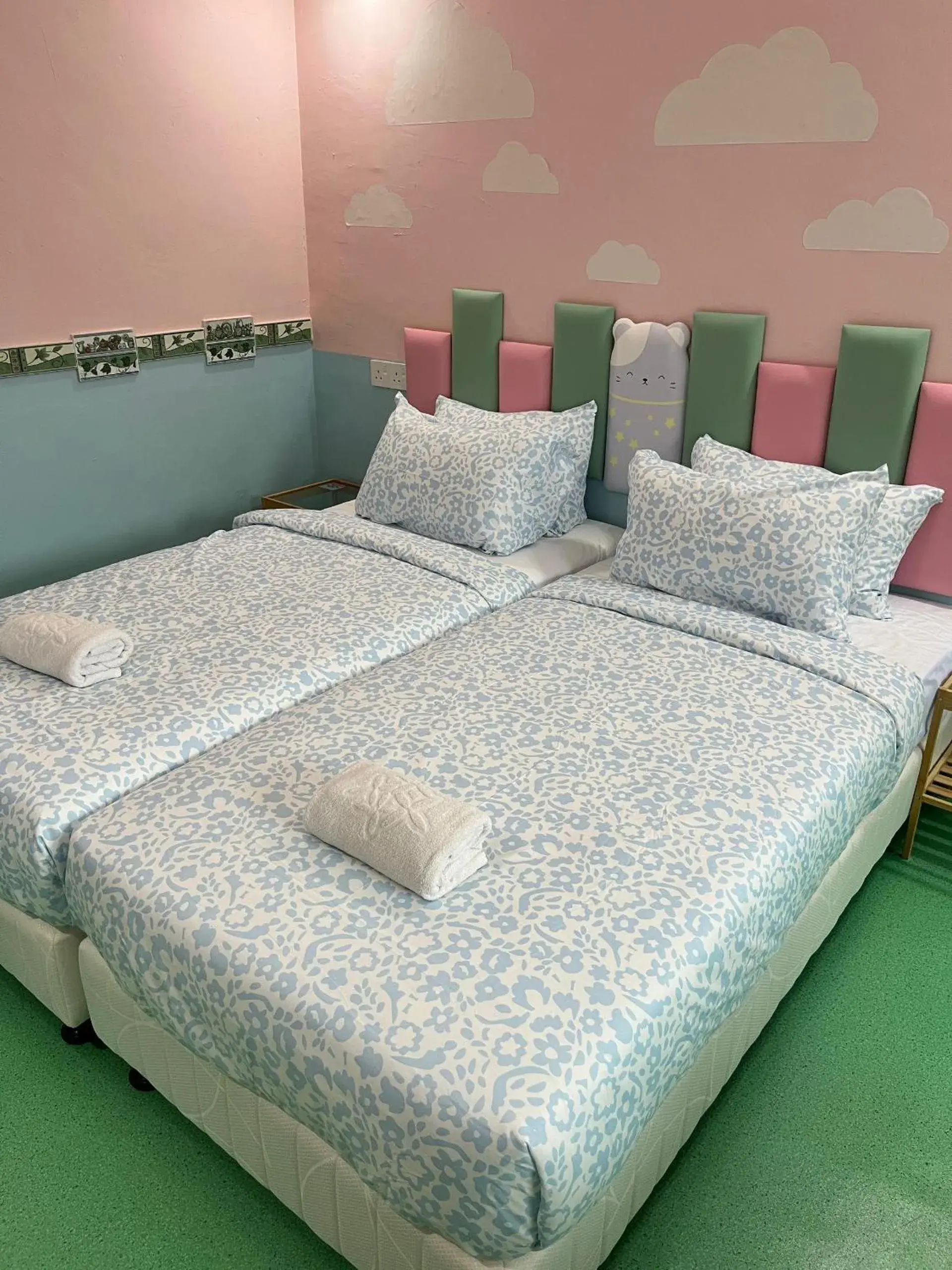 Quadruple Room with Private Bathroom in Hippo House Taiping Quadruple Room with Private Bathroom in Hippo House Taiping