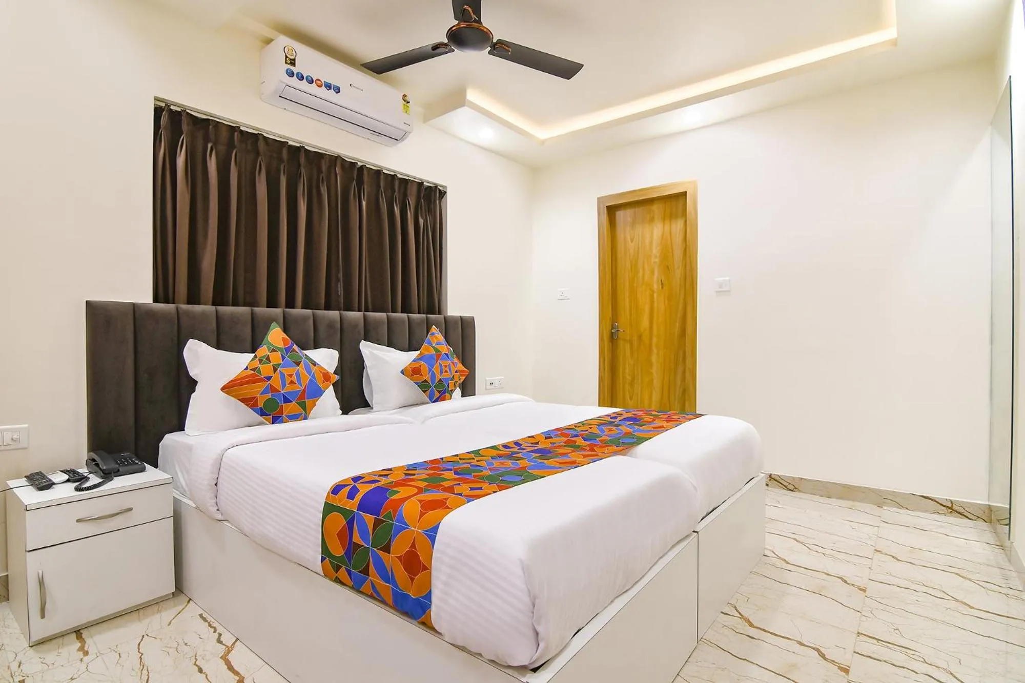 FabHotel Leela Inn - Nr Park Circus 7 Point