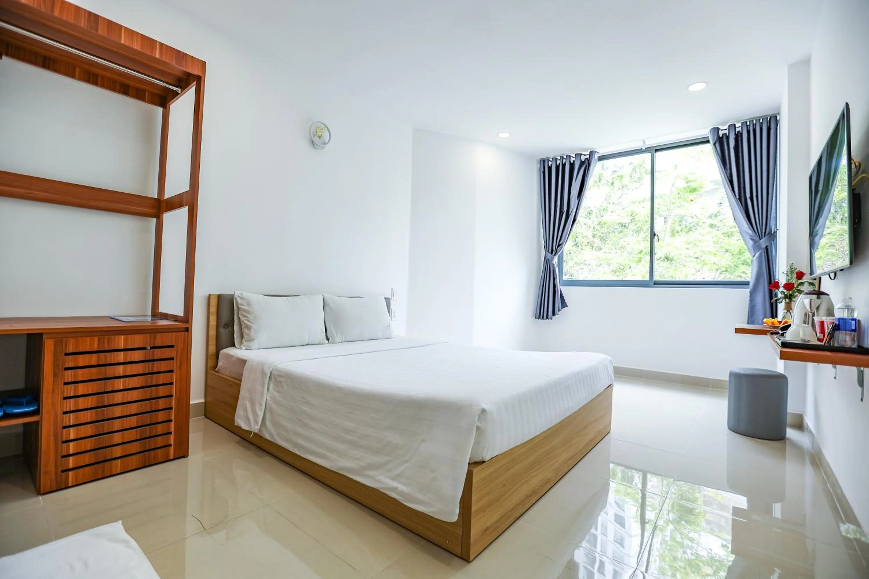 TV and multimedia, Bed in TalaSaiGon Hotel