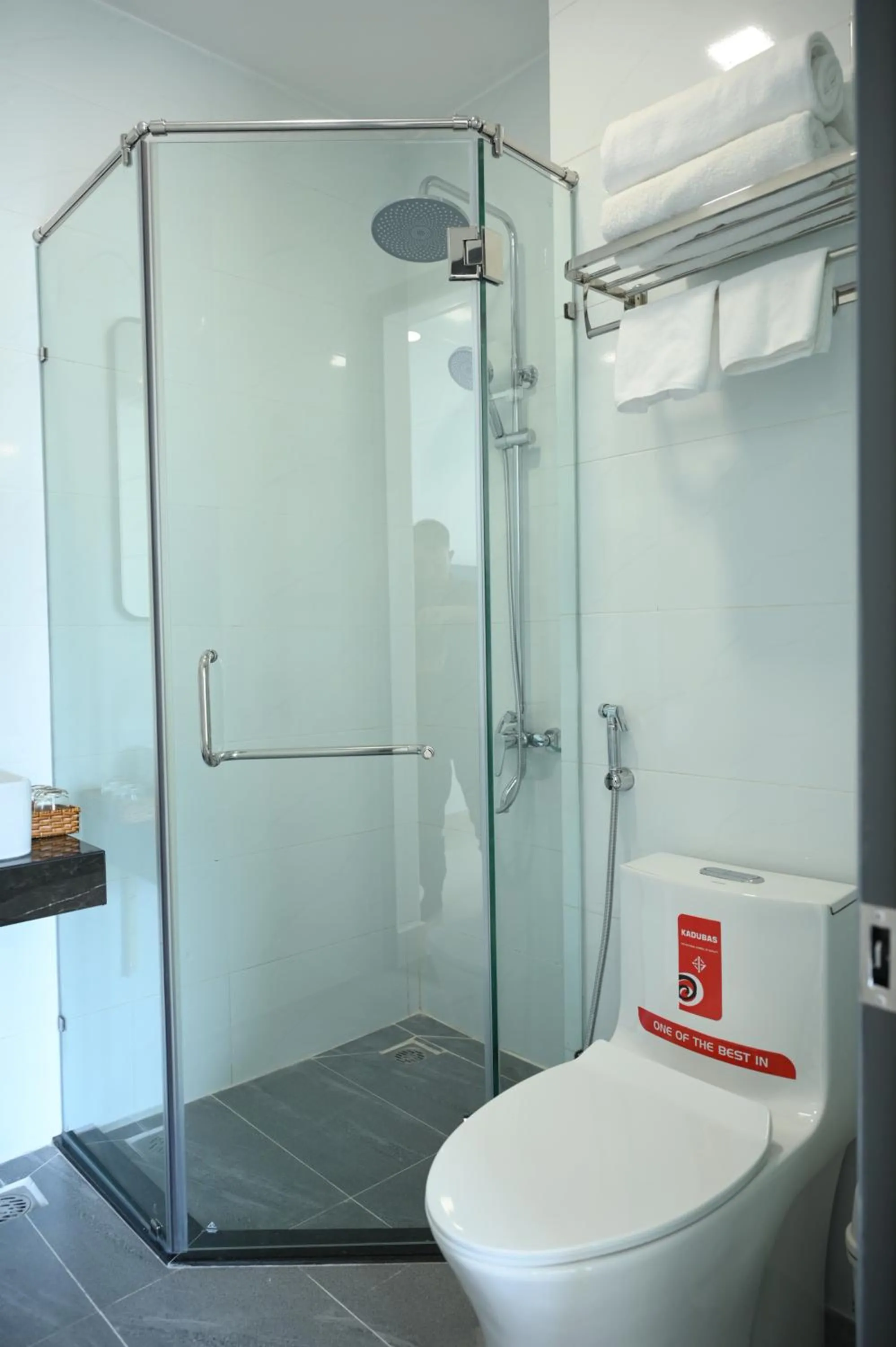 Toilet in TalaSaiGon Hotel