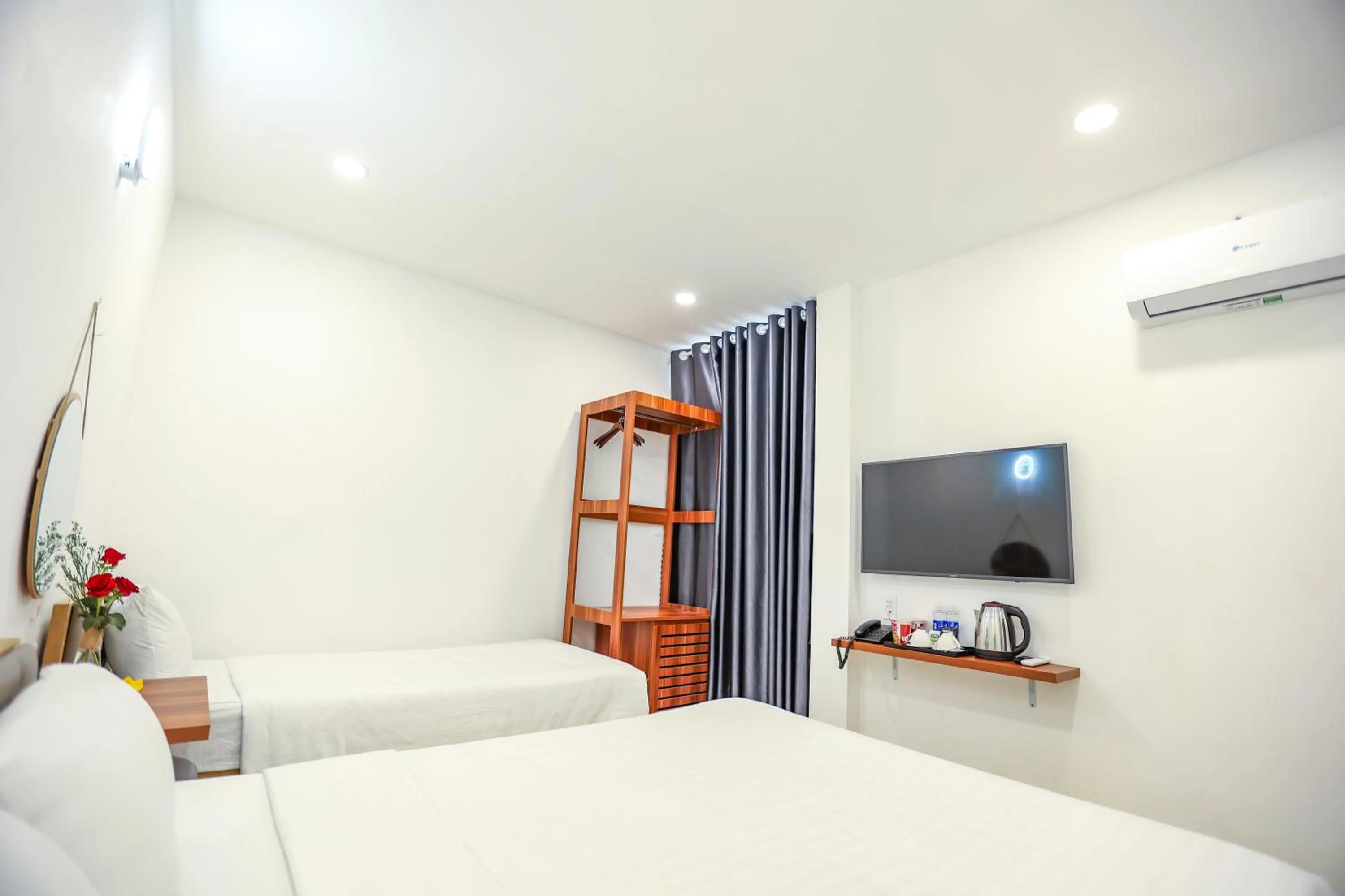 Communal lounge/ TV room, Bed in TalaSaiGon Hotel