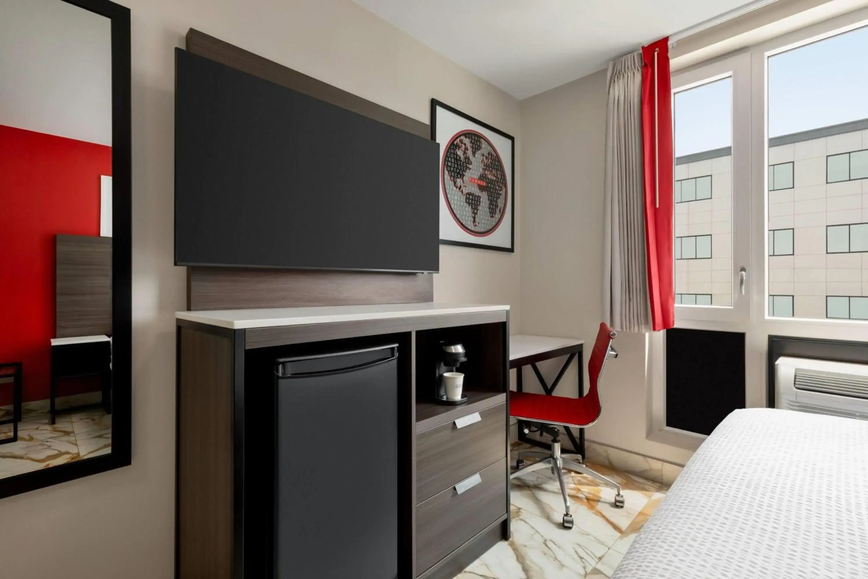 Photo of the whole room, Bed in Ramada by Wyndham Brooklyn Empire Blvd Photo of the whole room, Bed in Ramada by Wyndham Brooklyn Empire Blvd