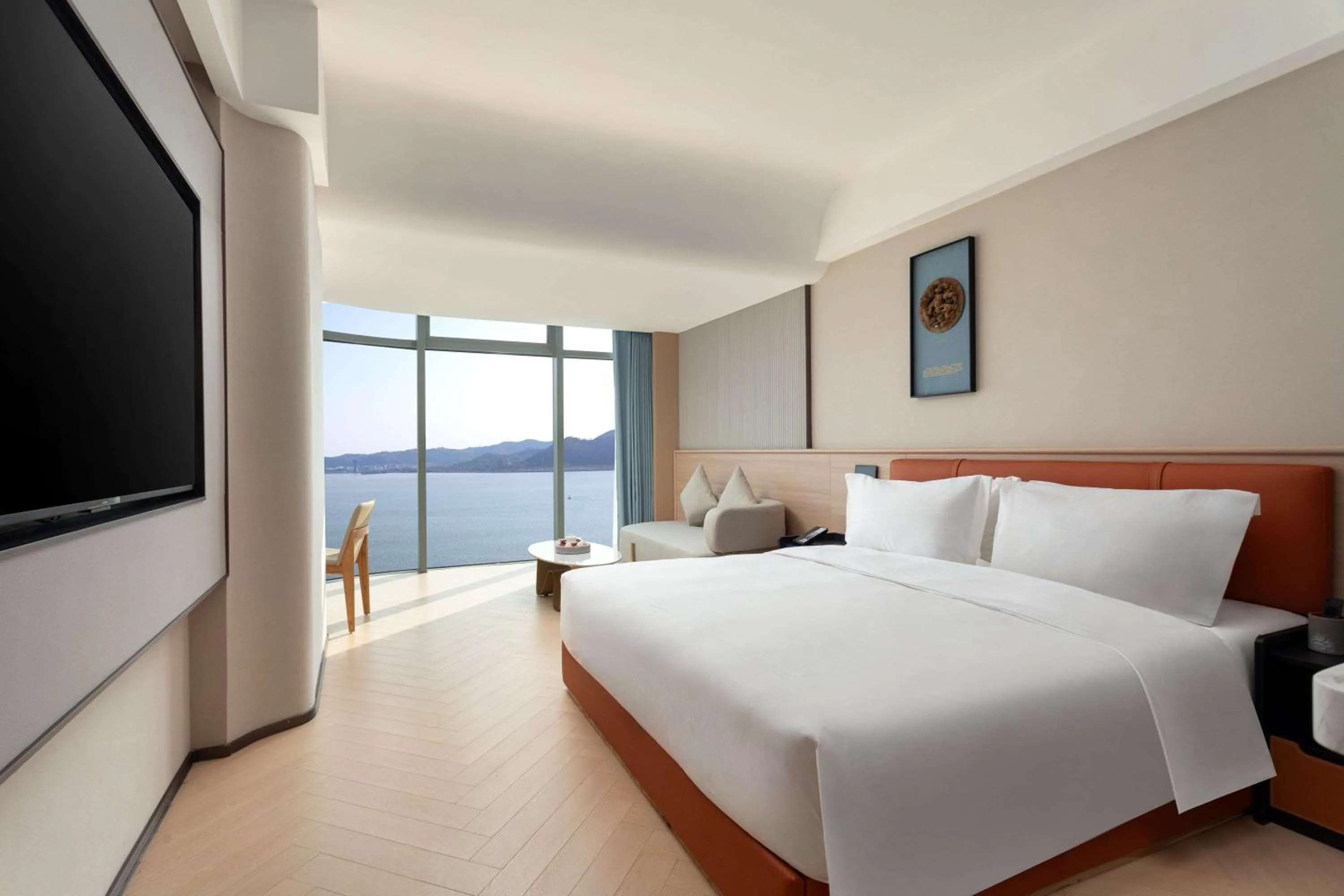 Photo of the whole room, Bed in Days Inn by Wyndham Shantou Jinping