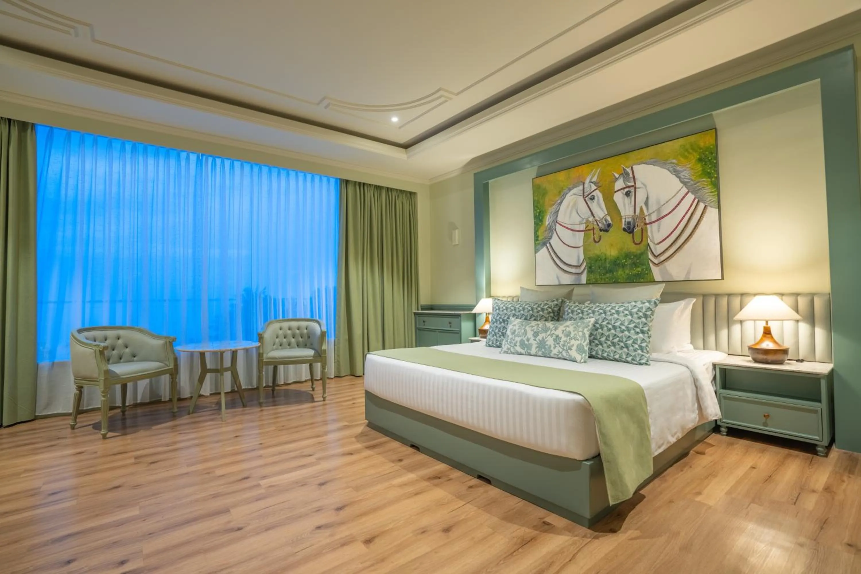 Grandeeza Hotel by Galison