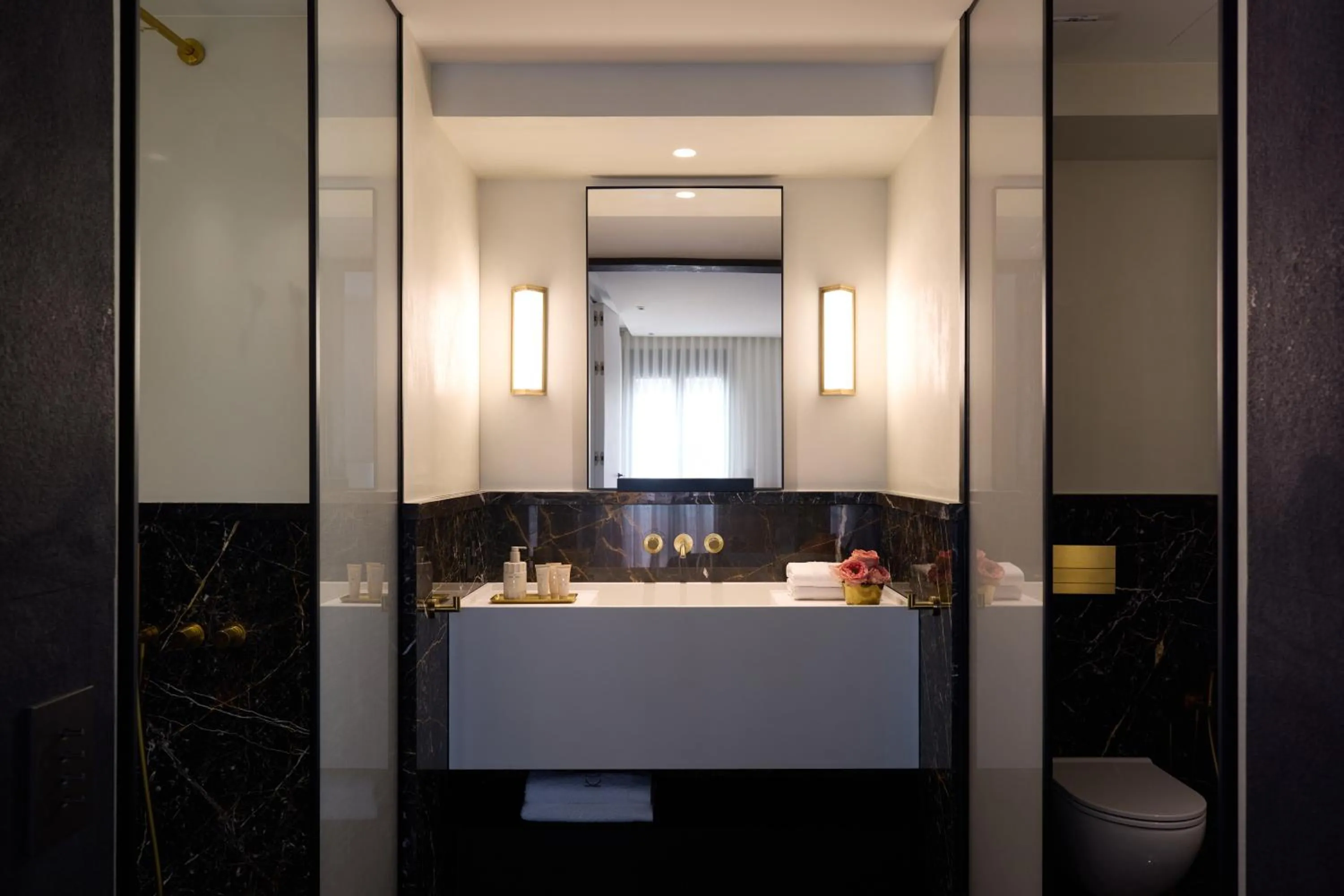 Shower in Kuka Luxury Living Athens