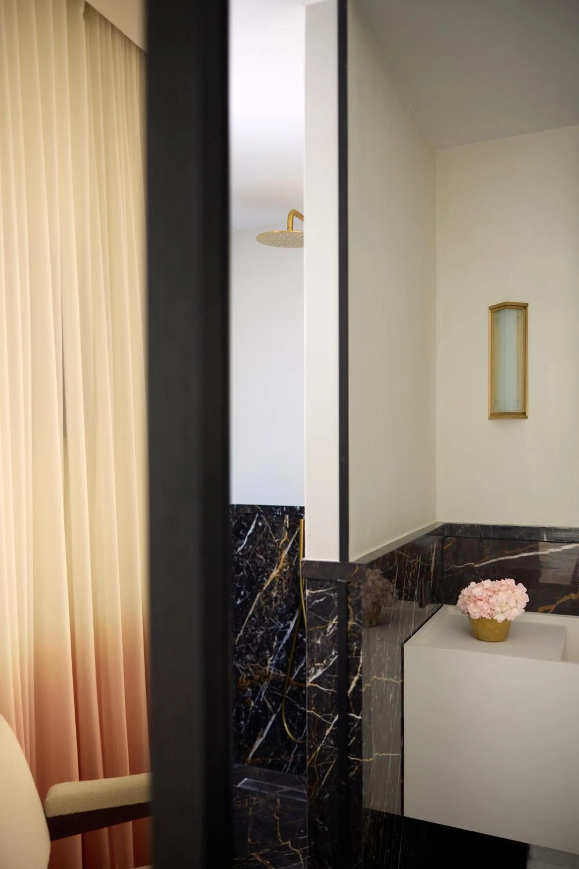 Shower, Bed in Kuka Luxury Living Athens