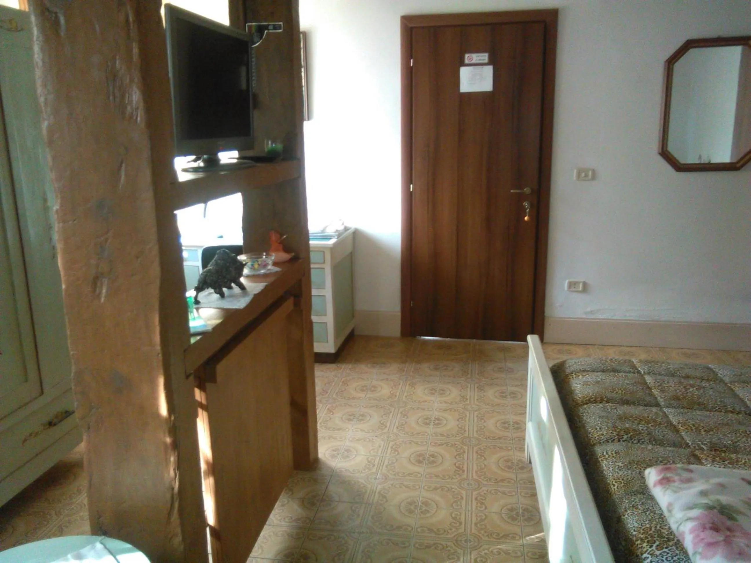 Photo of the whole room, Bed in BeB Reboglio