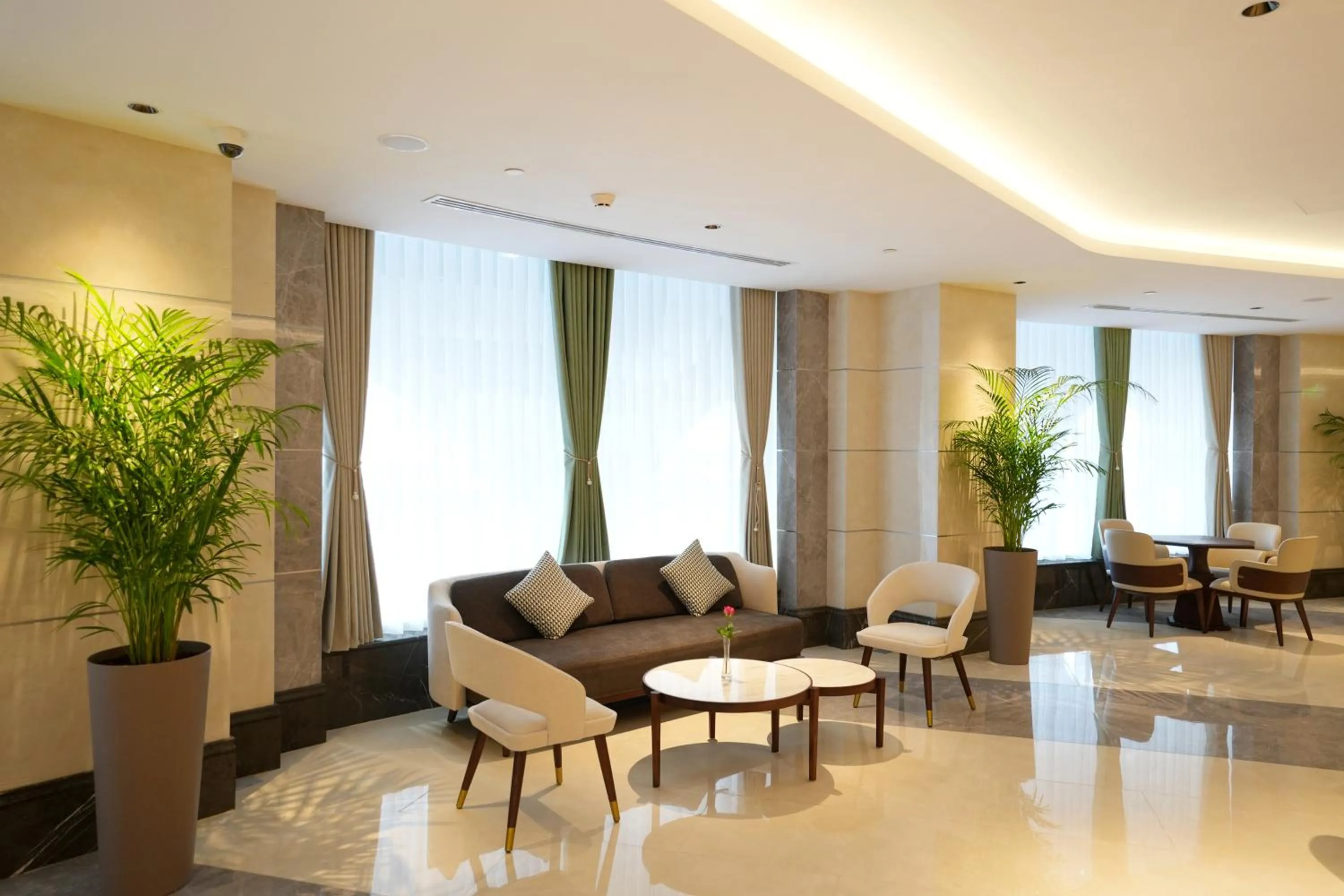 Seating area in Peninsula Worth Hotel