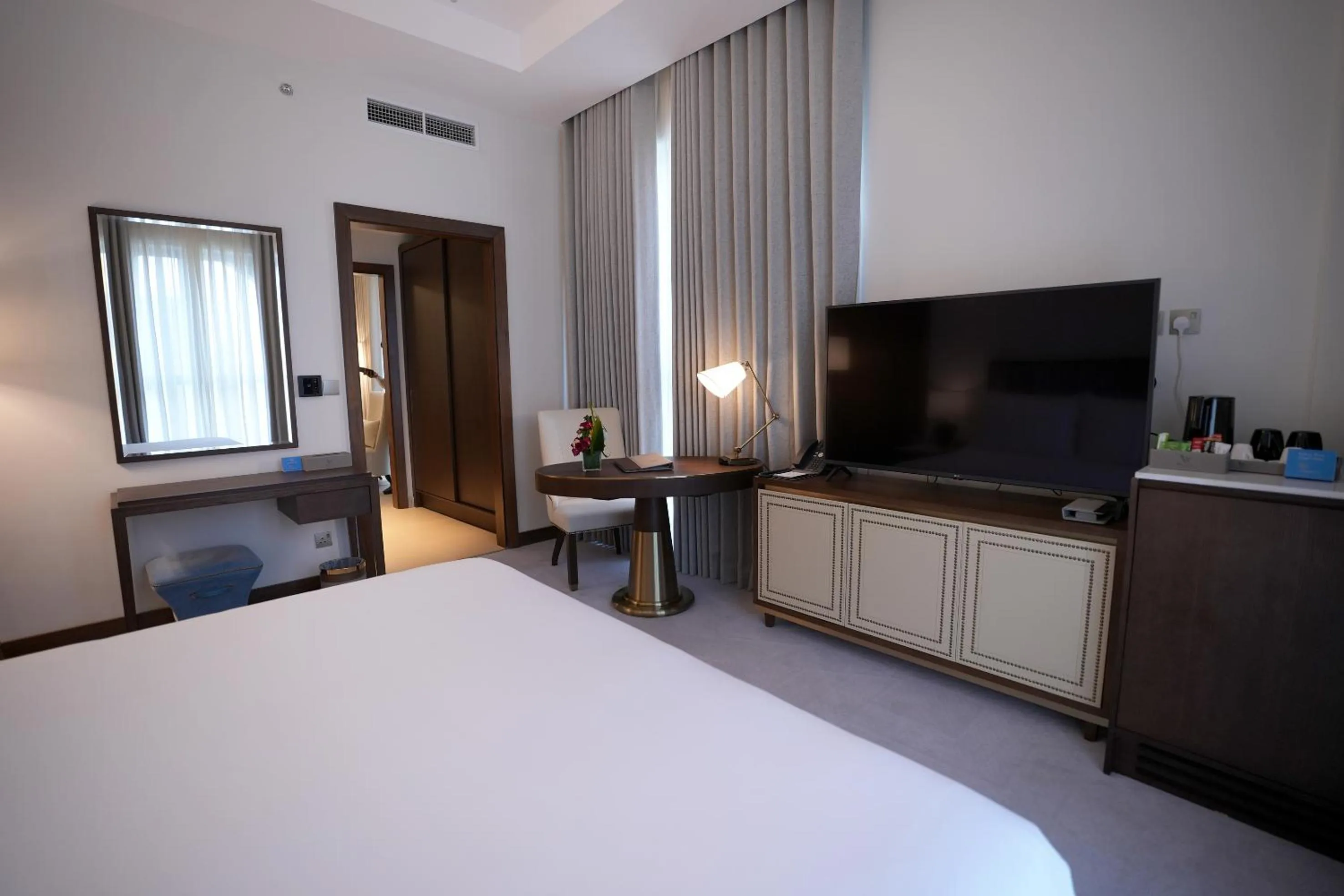 Bed in Peninsula Worth Hotel