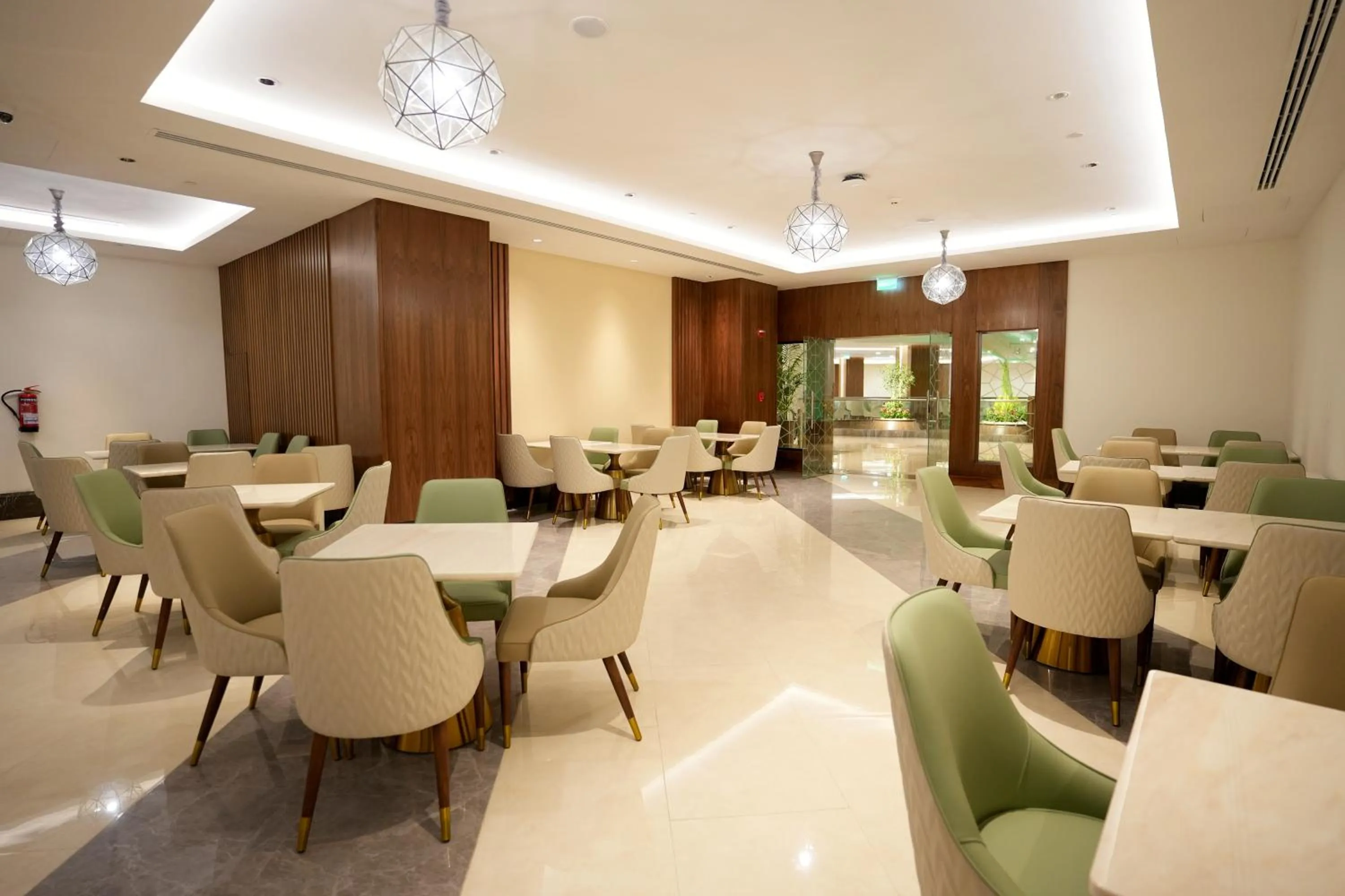 Restaurant/places to eat in Peninsula Worth Hotel