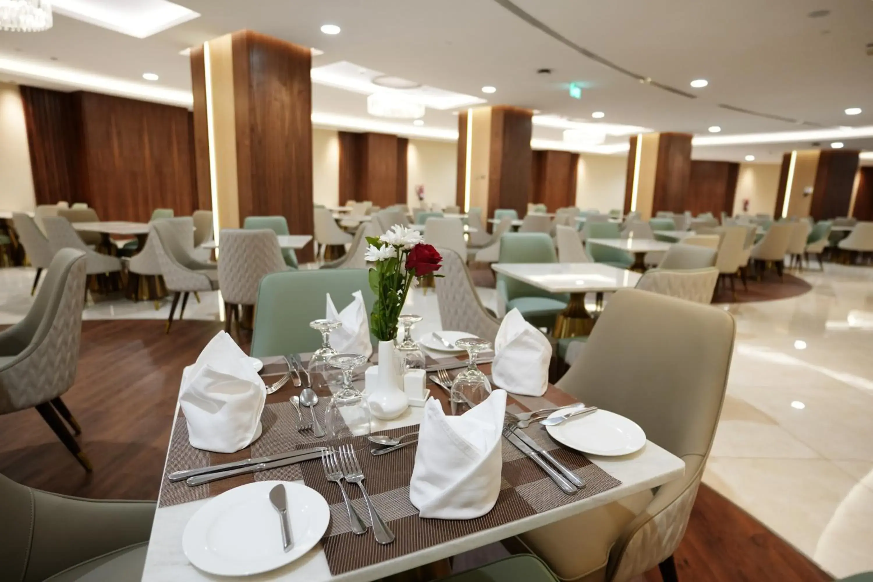 Restaurant/places to eat in Peninsula Worth Hotel Restaurant/places to eat in Peninsula Worth Hotel