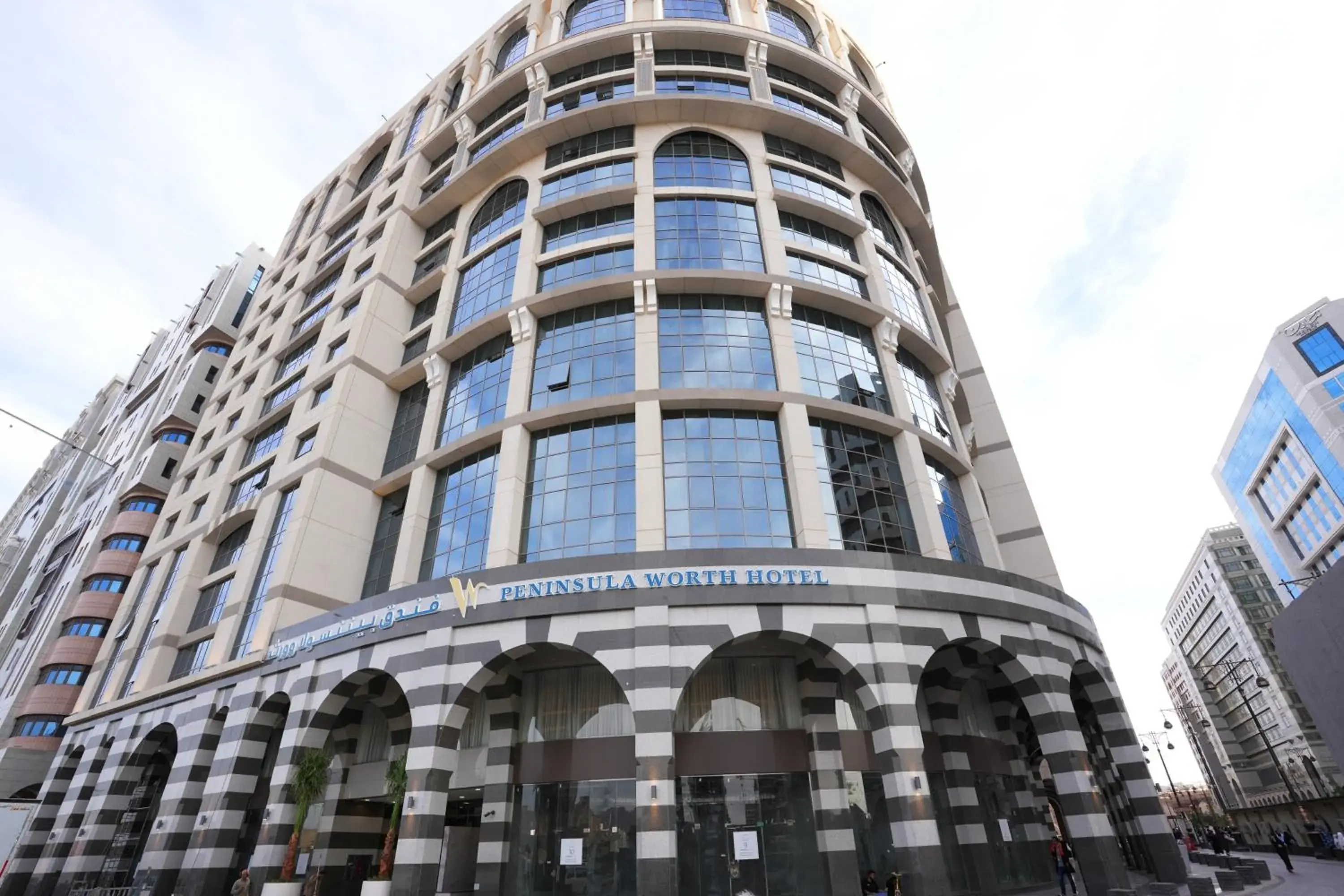 Property building in Peninsula Worth Hotel Property building in Peninsula Worth Hotel