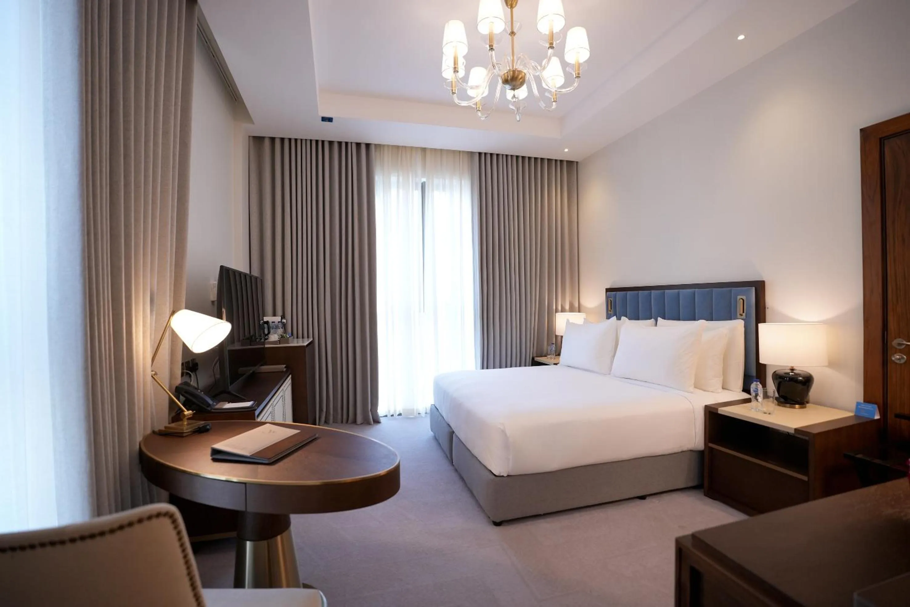 Bedroom, Bed in Peninsula Worth Hotel