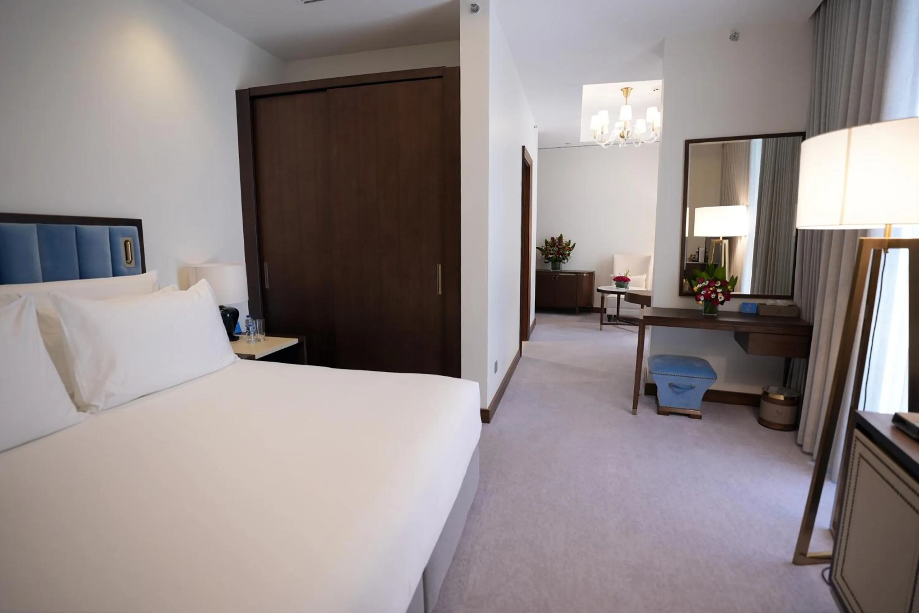 Bed in Peninsula Worth Hotel