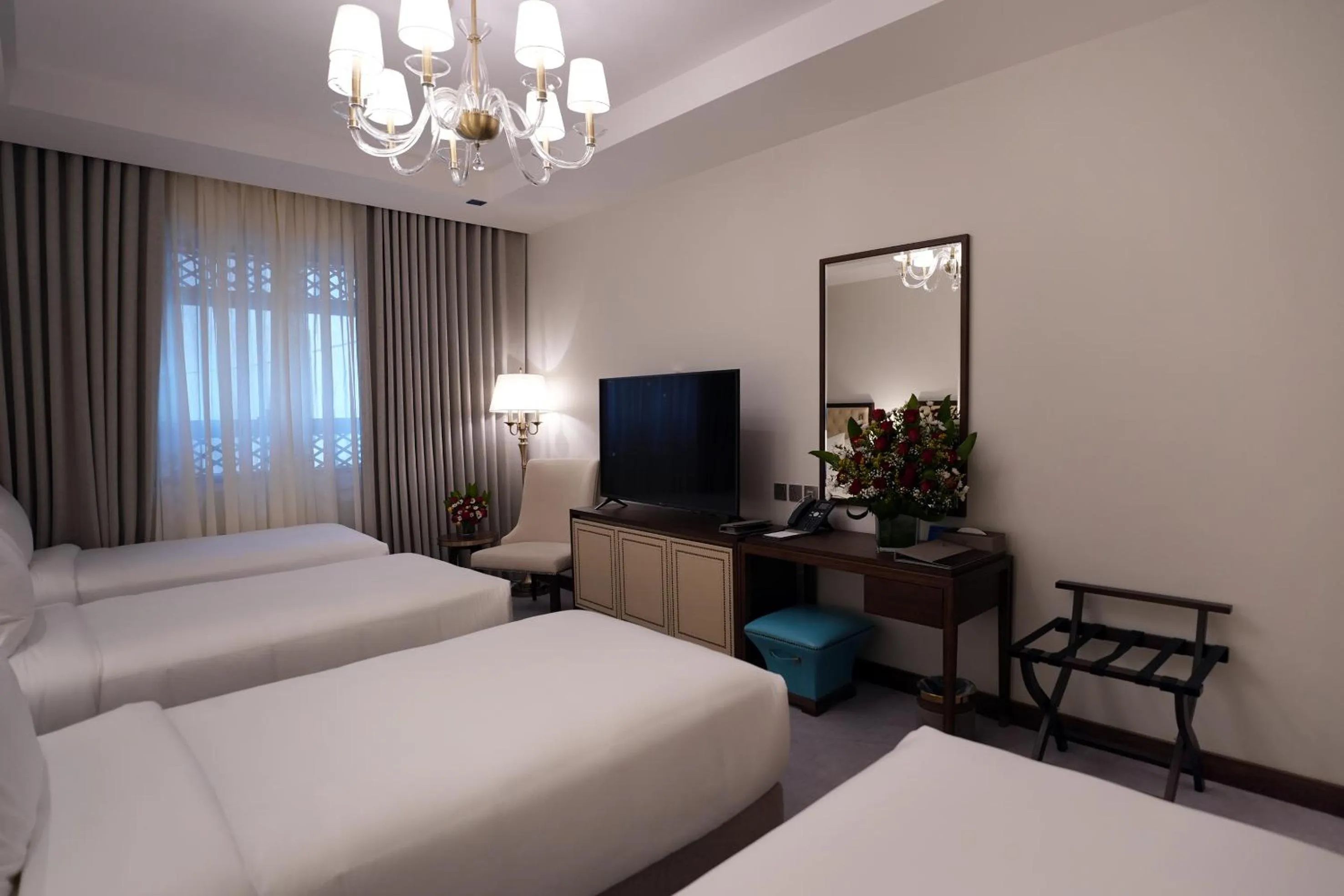 Bed in Peninsula Worth Hotel