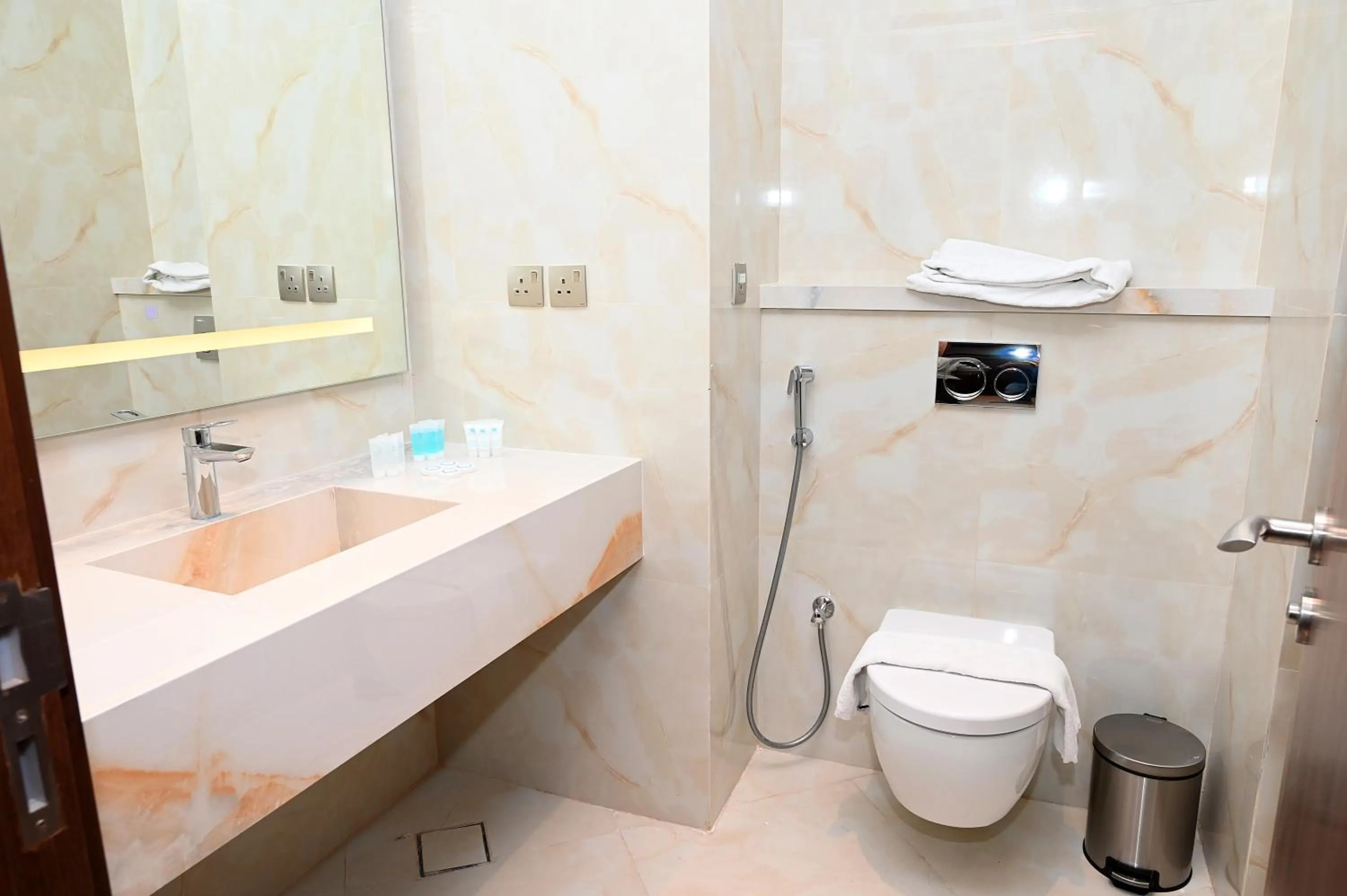 Shower in Peninsula Worth Hotel