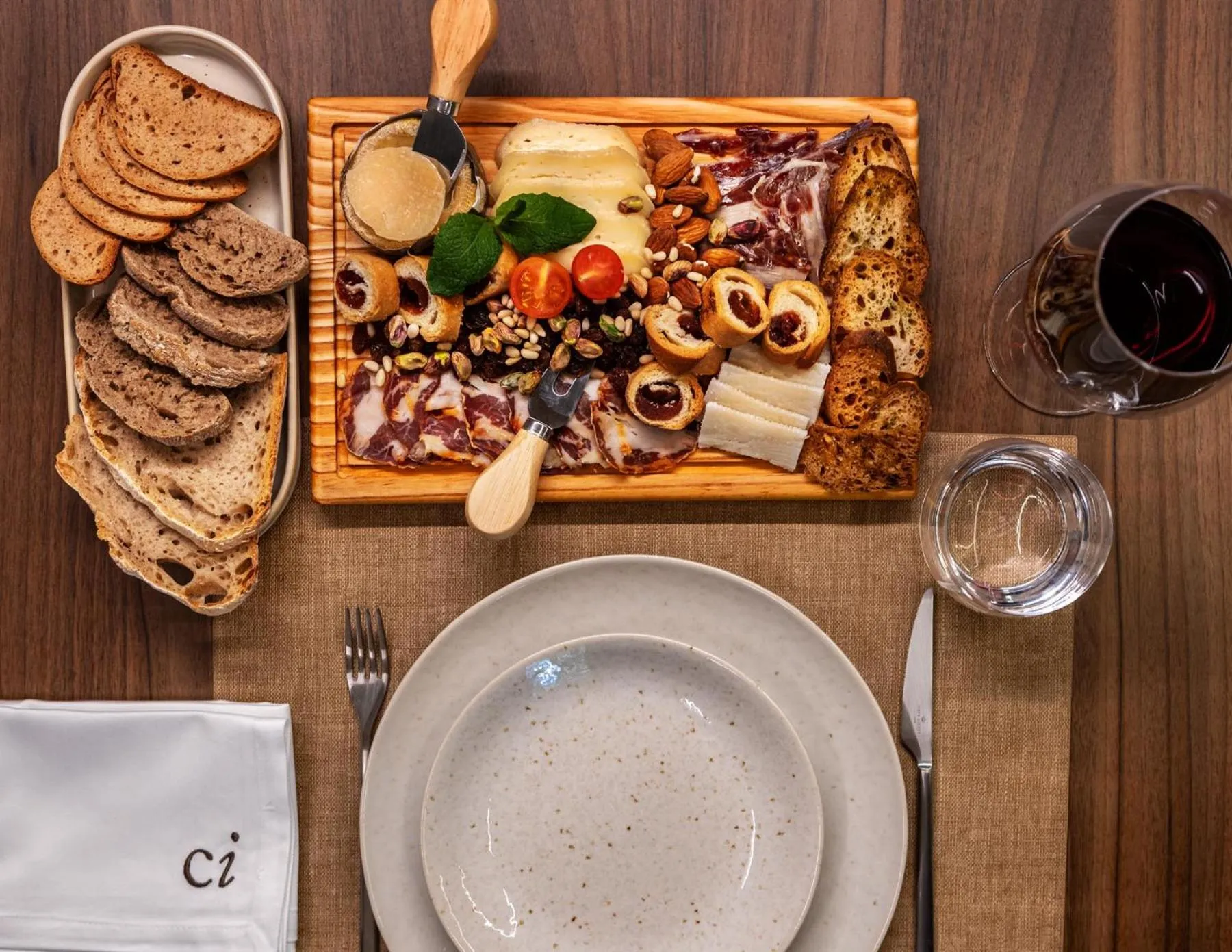 Restaurant/places to eat in CICIOSO boutique hotel