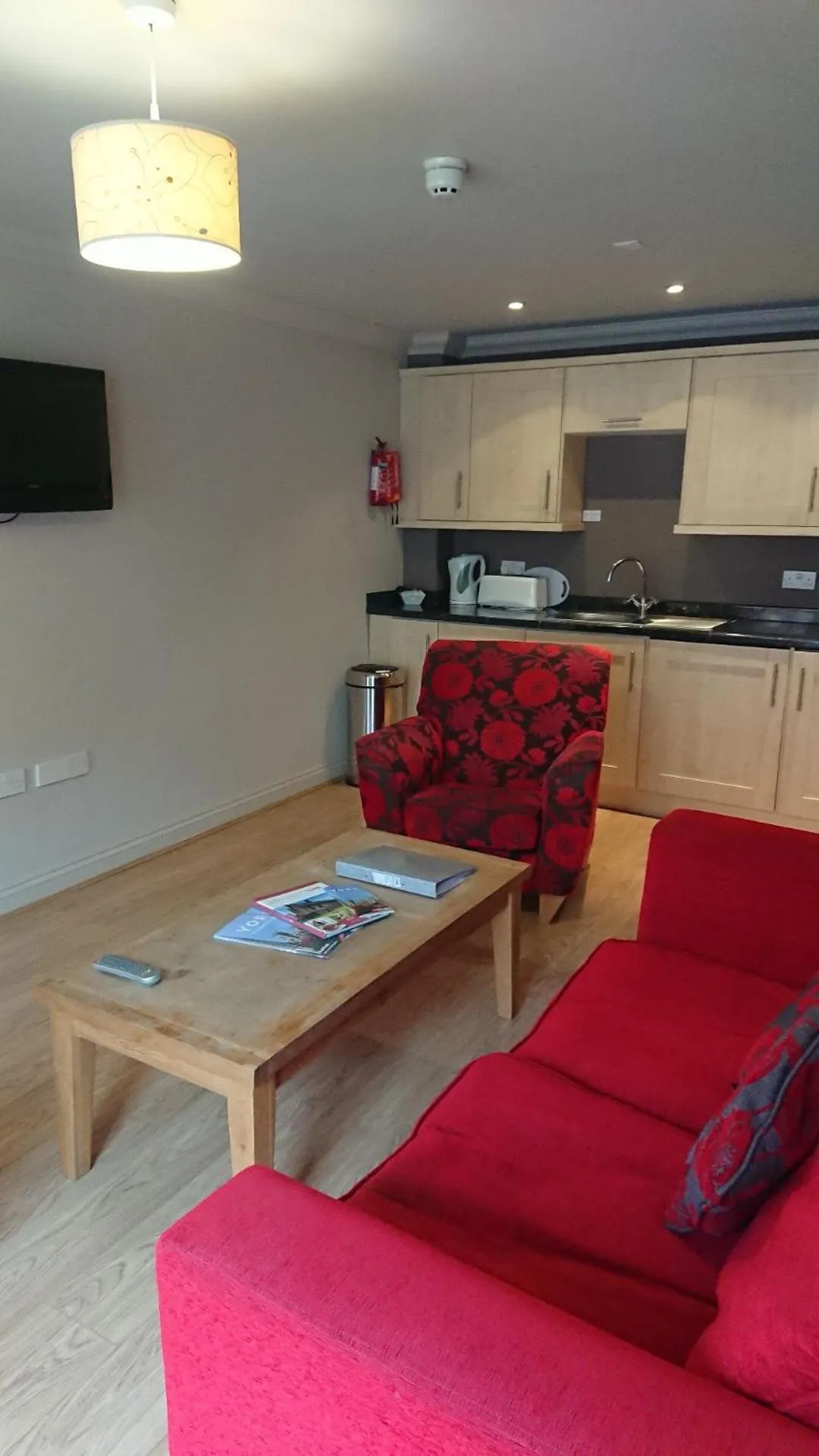 Kitchen or kitchenette in Victoria Cloisters Apartments