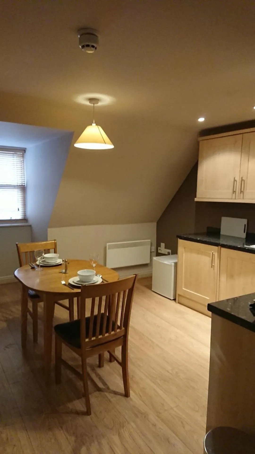 Kitchen or kitchenette in Victoria Cloisters Apartments