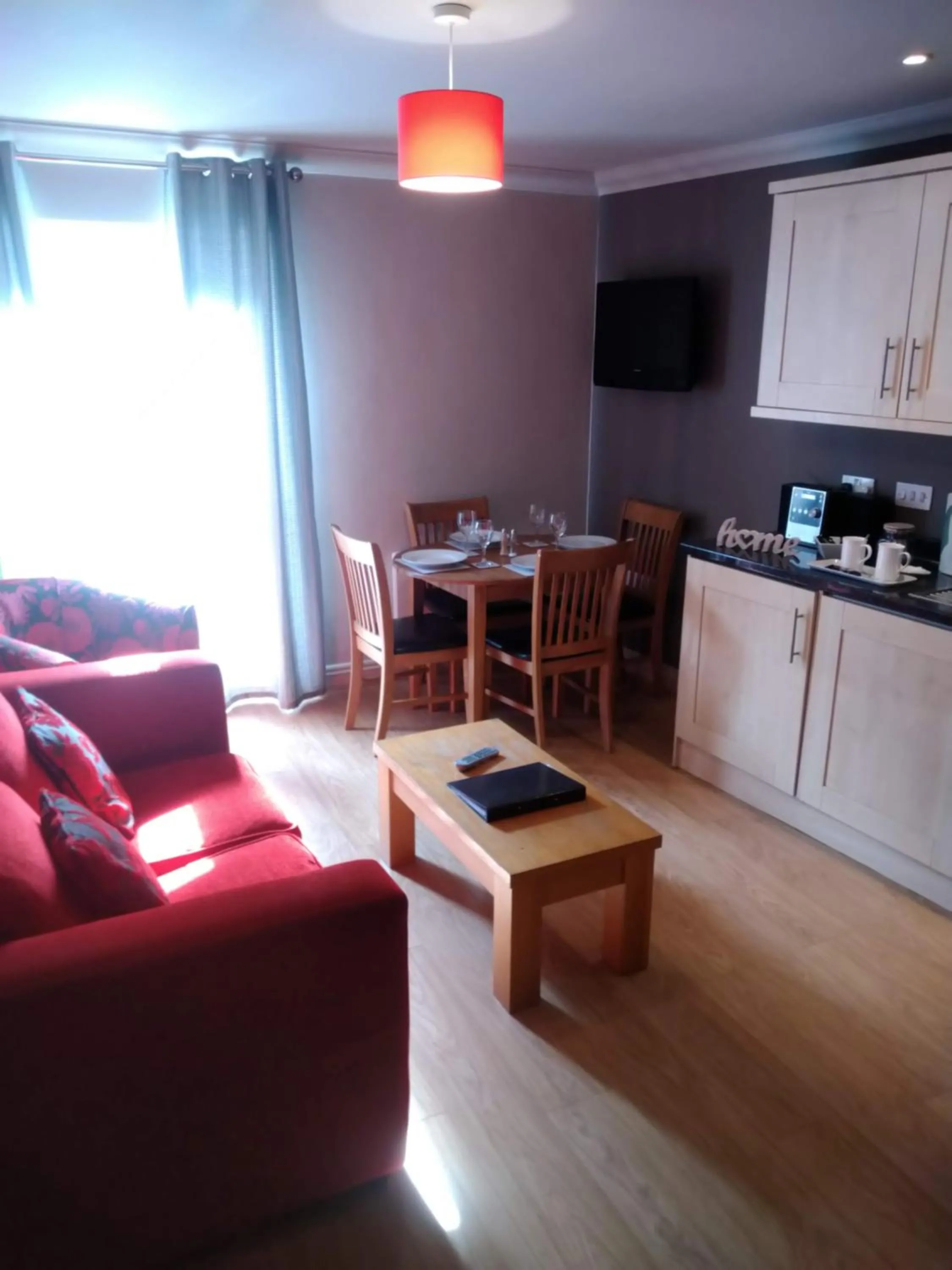 Kitchen or kitchenette in Victoria Cloisters Apartments