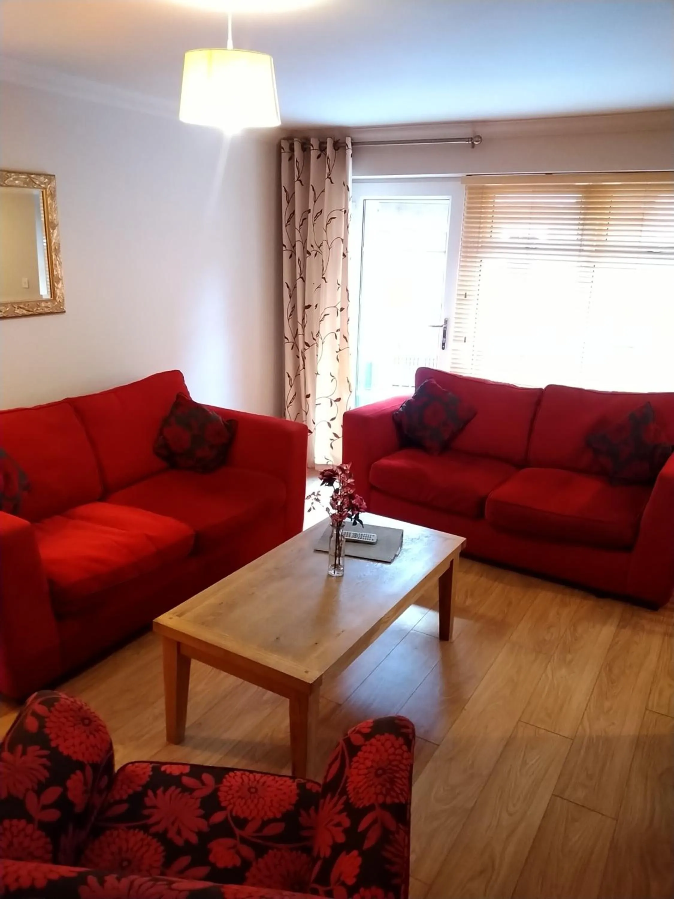 Living room in Victoria Cloisters Apartments